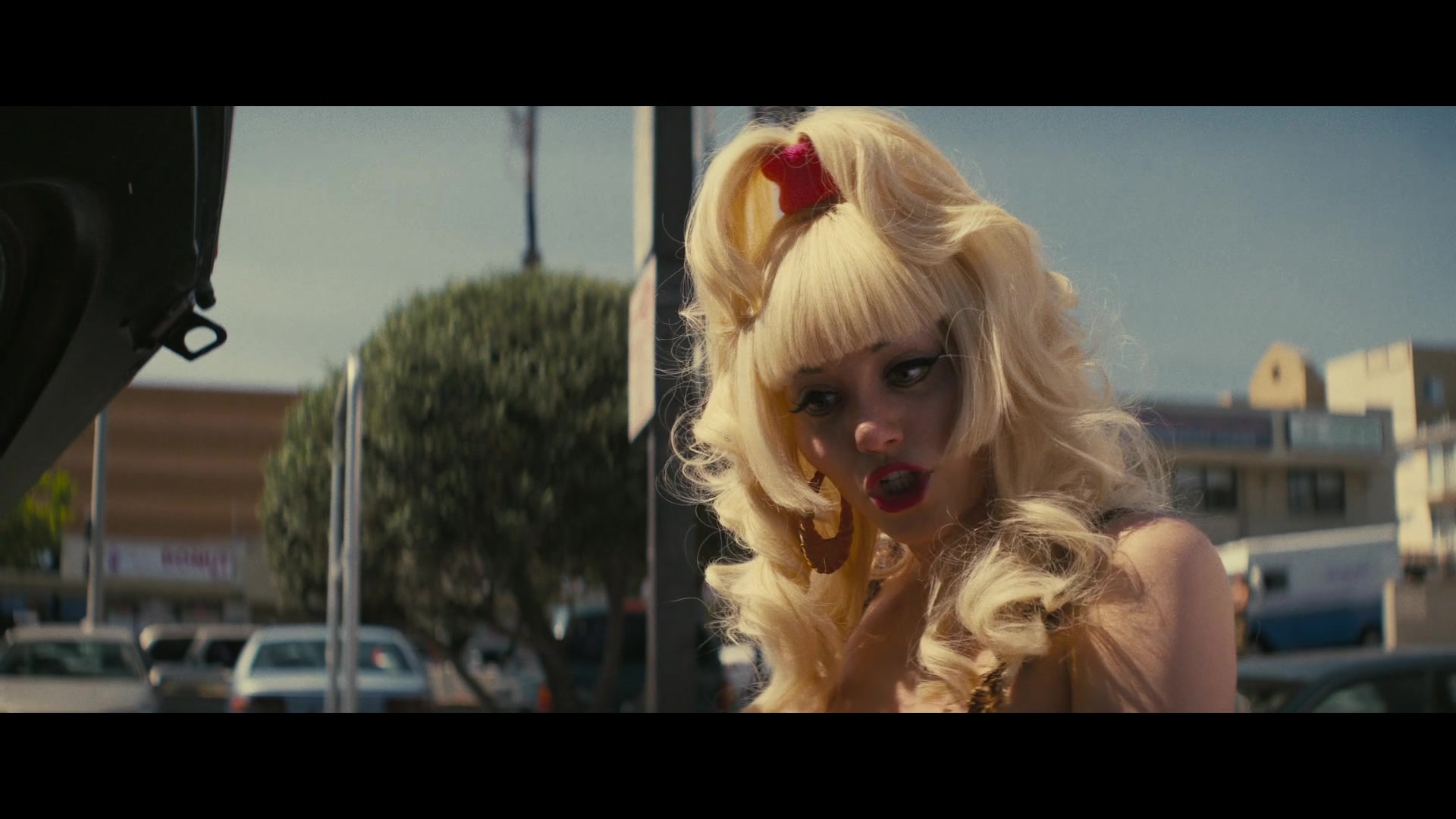 Angelyne_S01E02_Gods_and_Fairies_1080p_ERW_005191.jpg