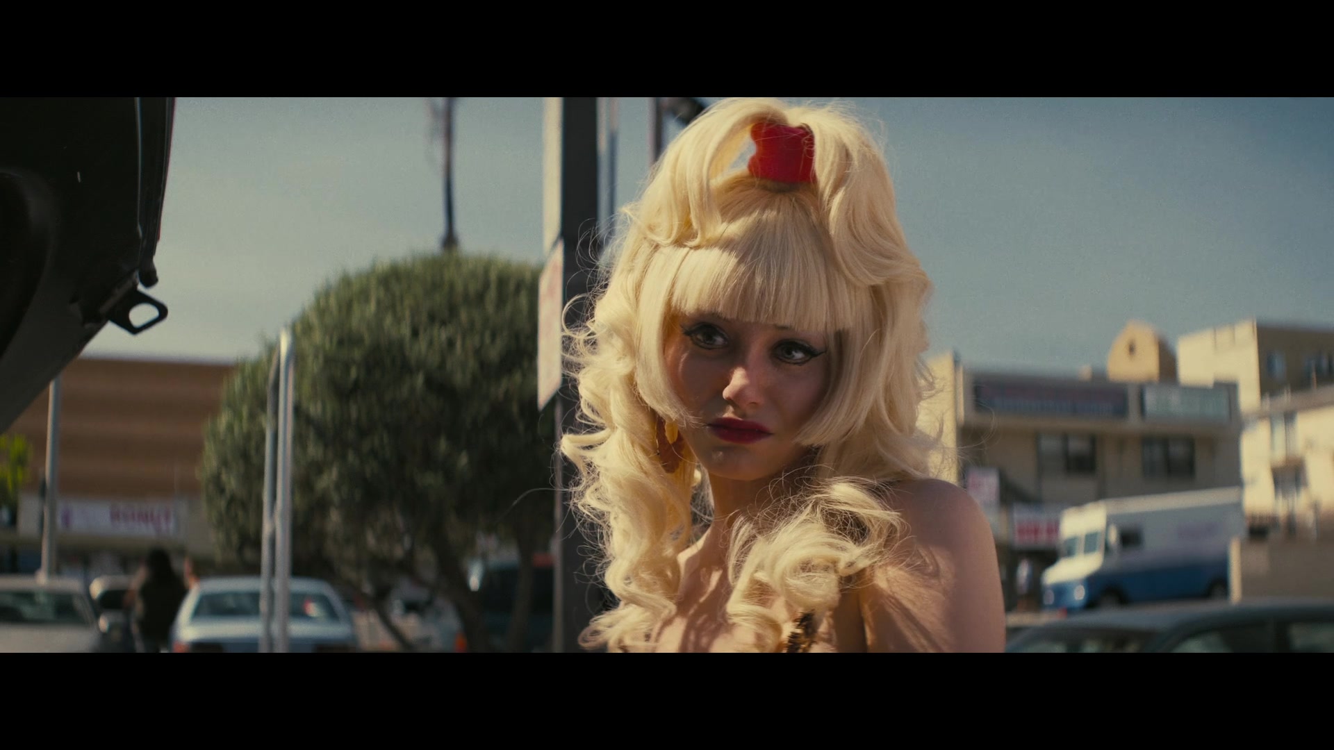 Angelyne_S01E02_Gods_and_Fairies_1080p_ERW_005214.jpg