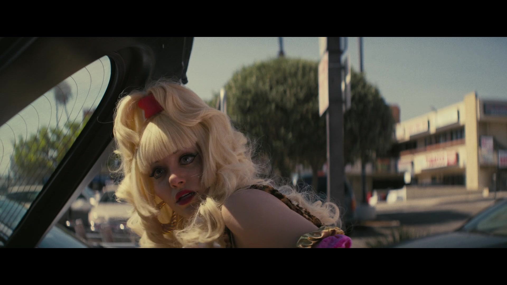 Angelyne_S01E02_Gods_and_Fairies_1080p_ERW_005247.jpg
