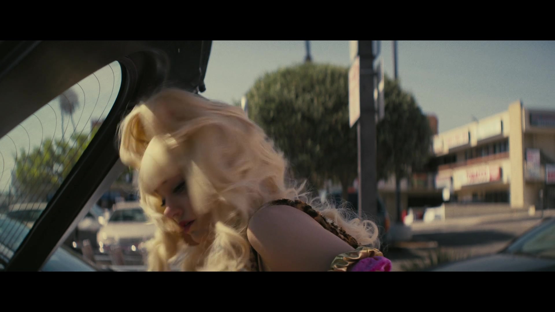 Angelyne_S01E02_Gods_and_Fairies_1080p_ERW_005248.jpg