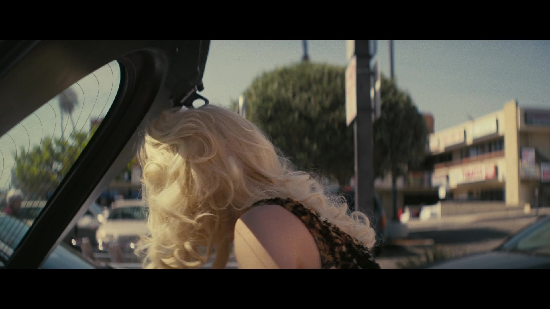 Angelyne_S01E02_Gods_and_Fairies_1080p_ERW_005249.jpg