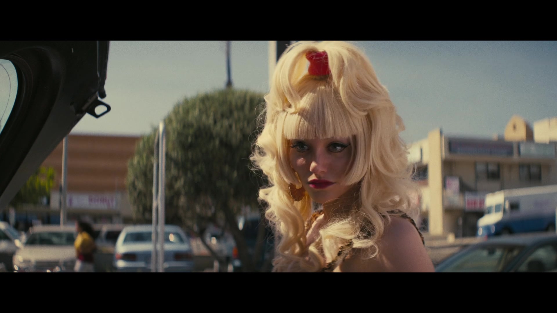 Angelyne_S01E02_Gods_and_Fairies_1080p_ERW_005266.jpg