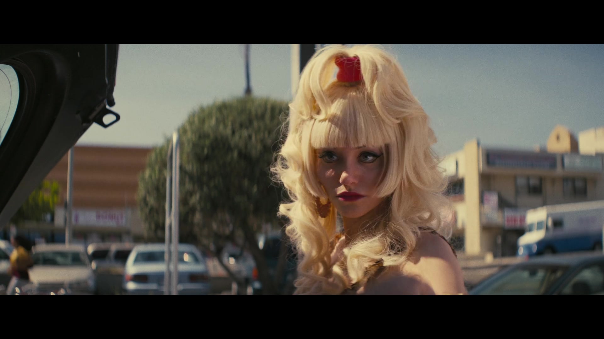 Angelyne_S01E02_Gods_and_Fairies_1080p_ERW_005268.jpg