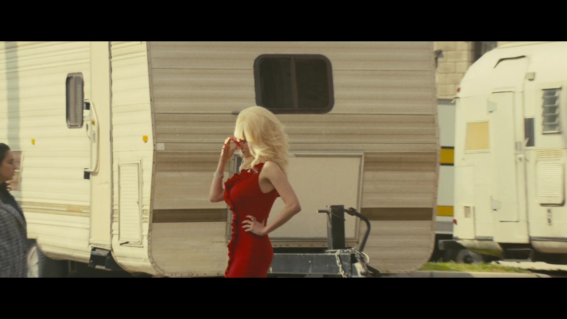 Angelyne_S01E03_Glow_in_the_Dark_Queen_of_the_Universe_1080p_ERW_000160.jpg