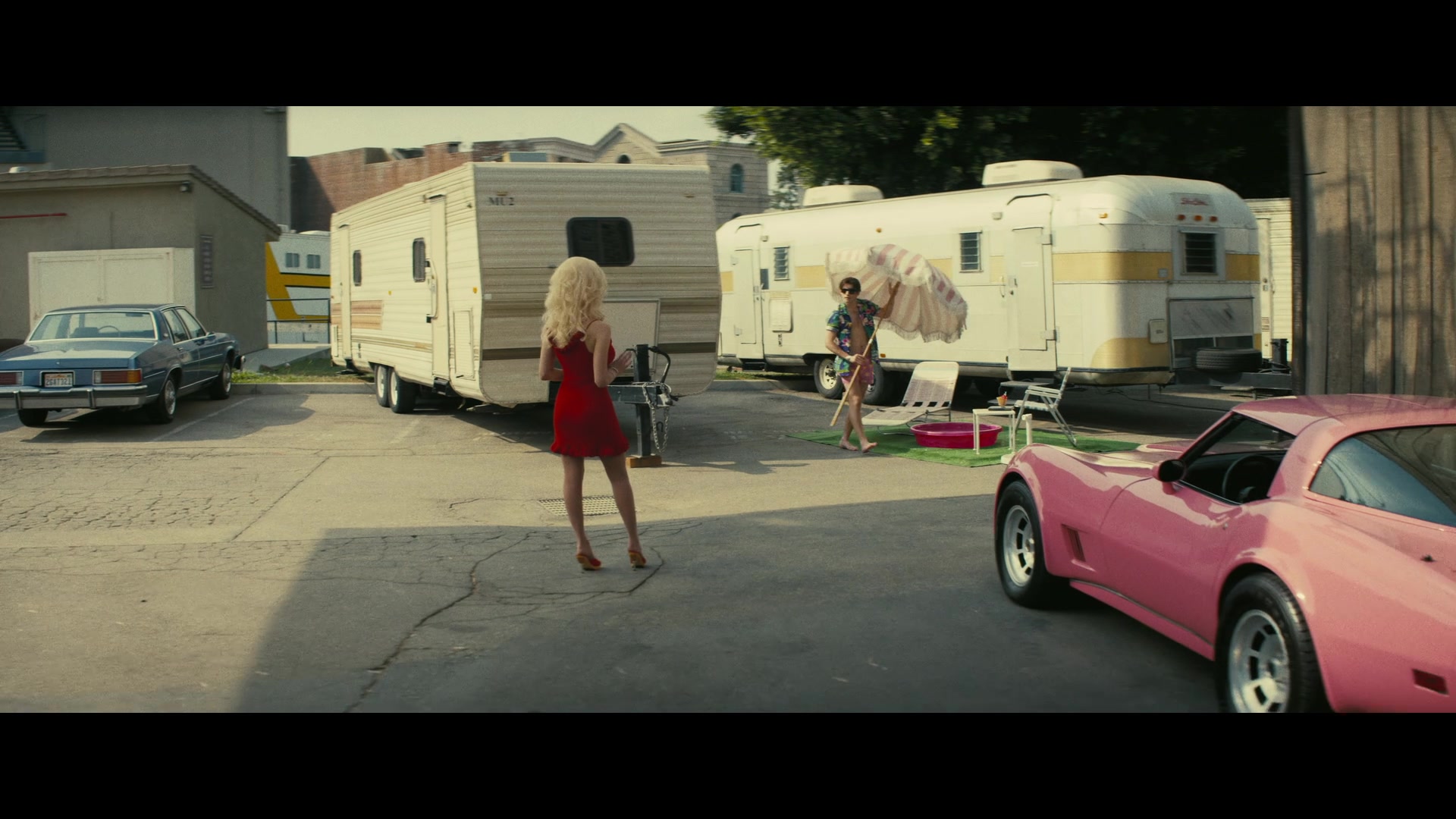 Angelyne_S01E03_Glow_in_the_Dark_Queen_of_the_Universe_1080p_ERW_000196.jpg