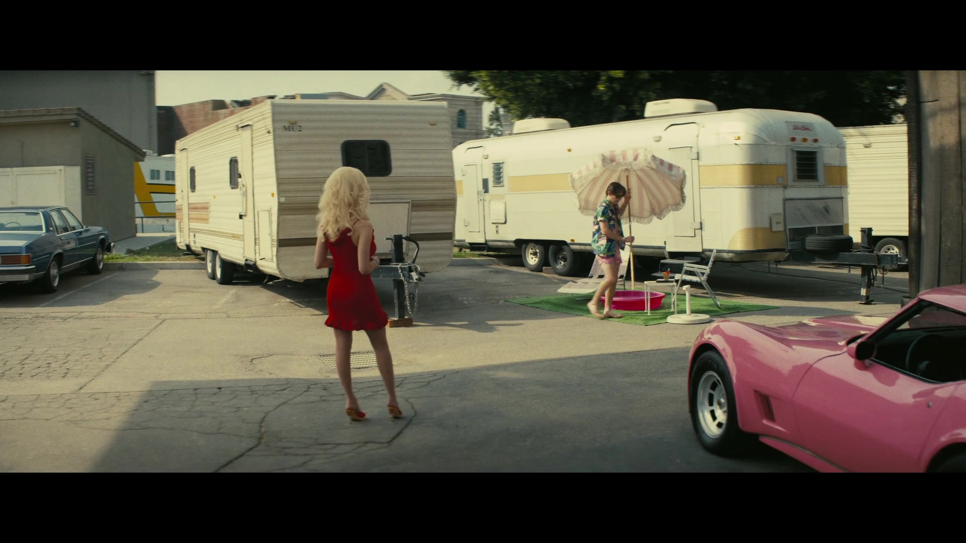 Angelyne_S01E03_Glow_in_the_Dark_Queen_of_the_Universe_1080p_ERW_000199.jpg Angelyne_S01E03_Glow_in_the_Dark_Queen_of_the_Universe_1080p_ERW_000199.jpg