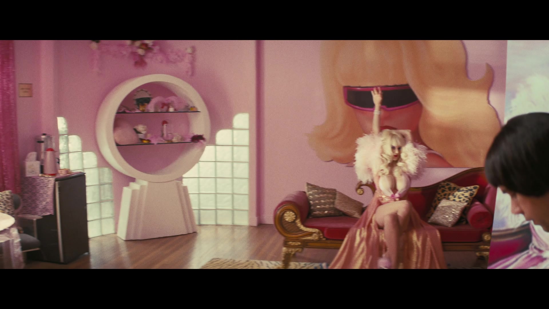 Angelyne_S01E03_Glow_in_the_Dark_Queen_of_the_Universe_1080p_ERW_000282.jpg