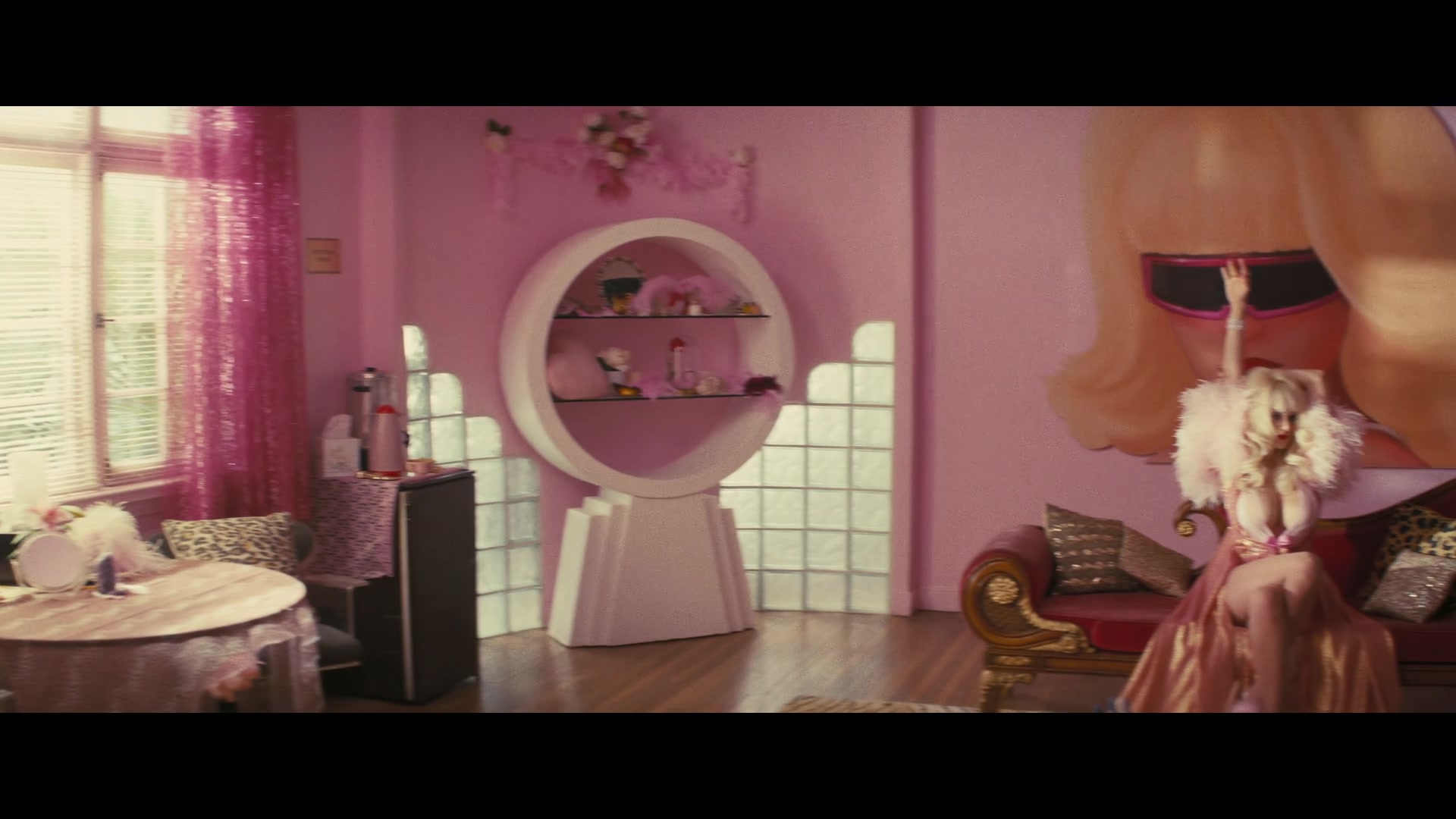 Angelyne_S01E03_Glow_in_the_Dark_Queen_of_the_Universe_1080p_ERW_000284.jpg