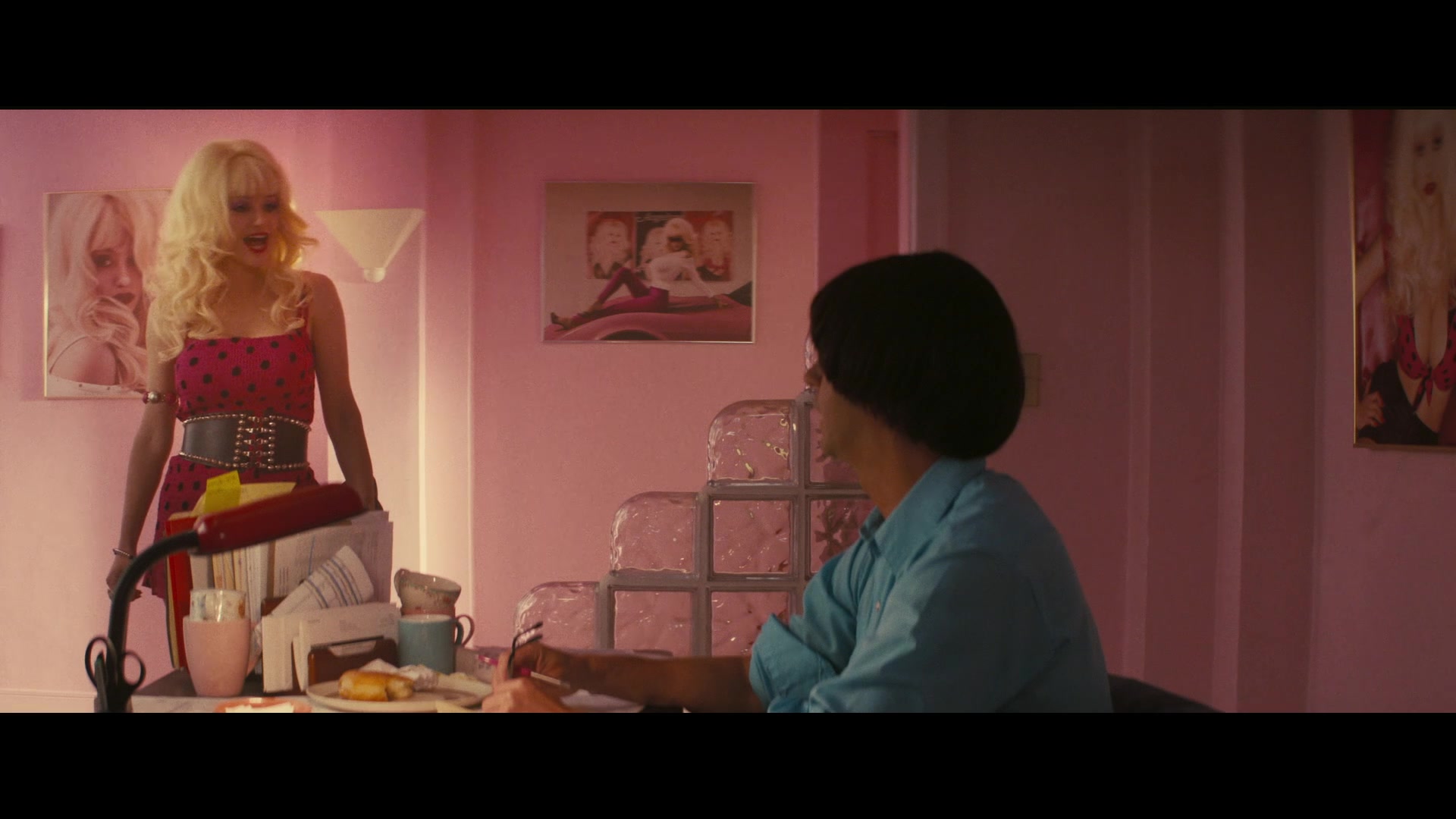 Angelyne_S01E03_Glow_in_the_Dark_Queen_of_the_Universe_1080p_ERW_000381.jpg