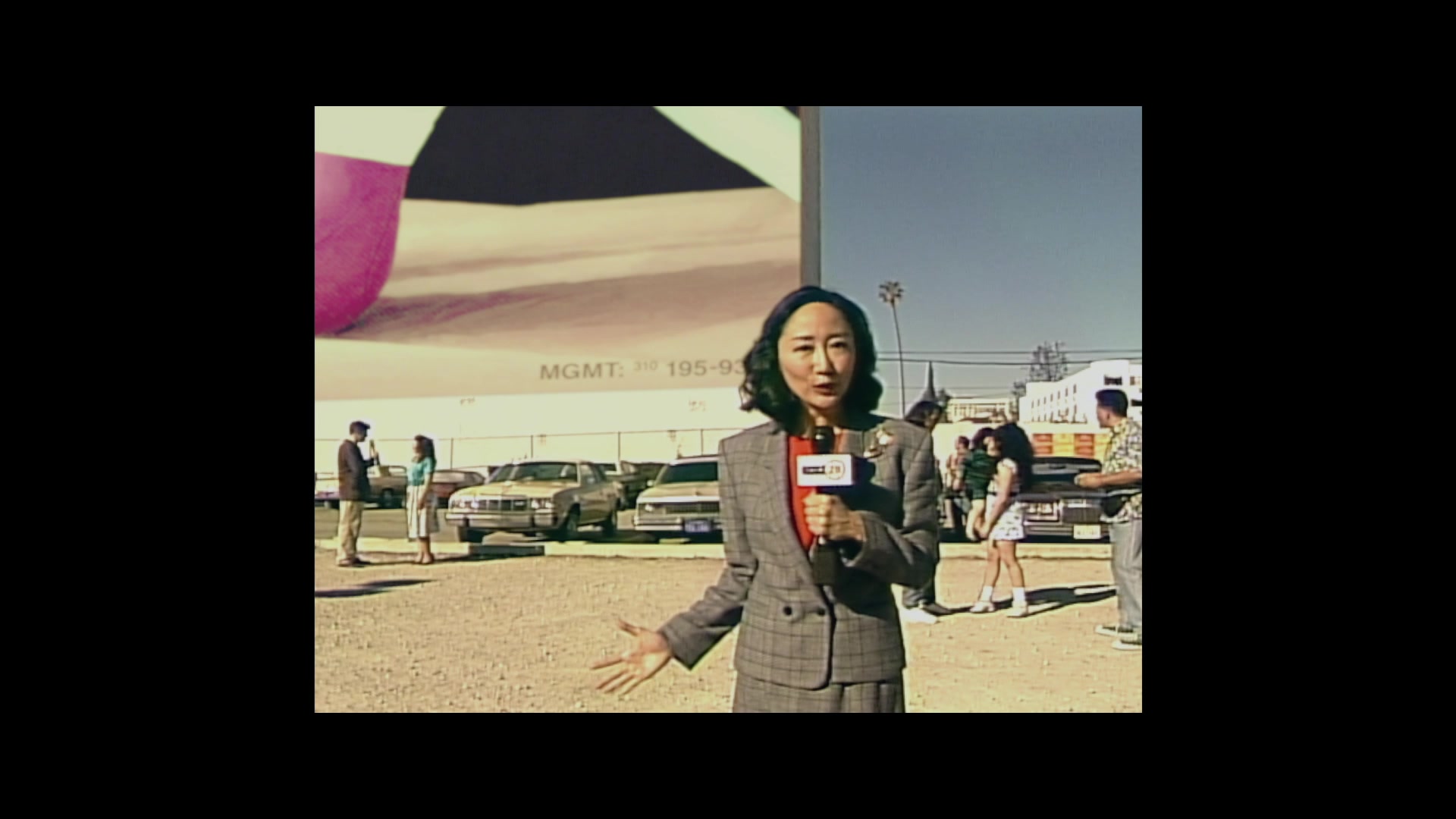 Angelyne_S01E03_Glow_in_the_Dark_Queen_of_the_Universe_1080p_ERW_000760.jpg