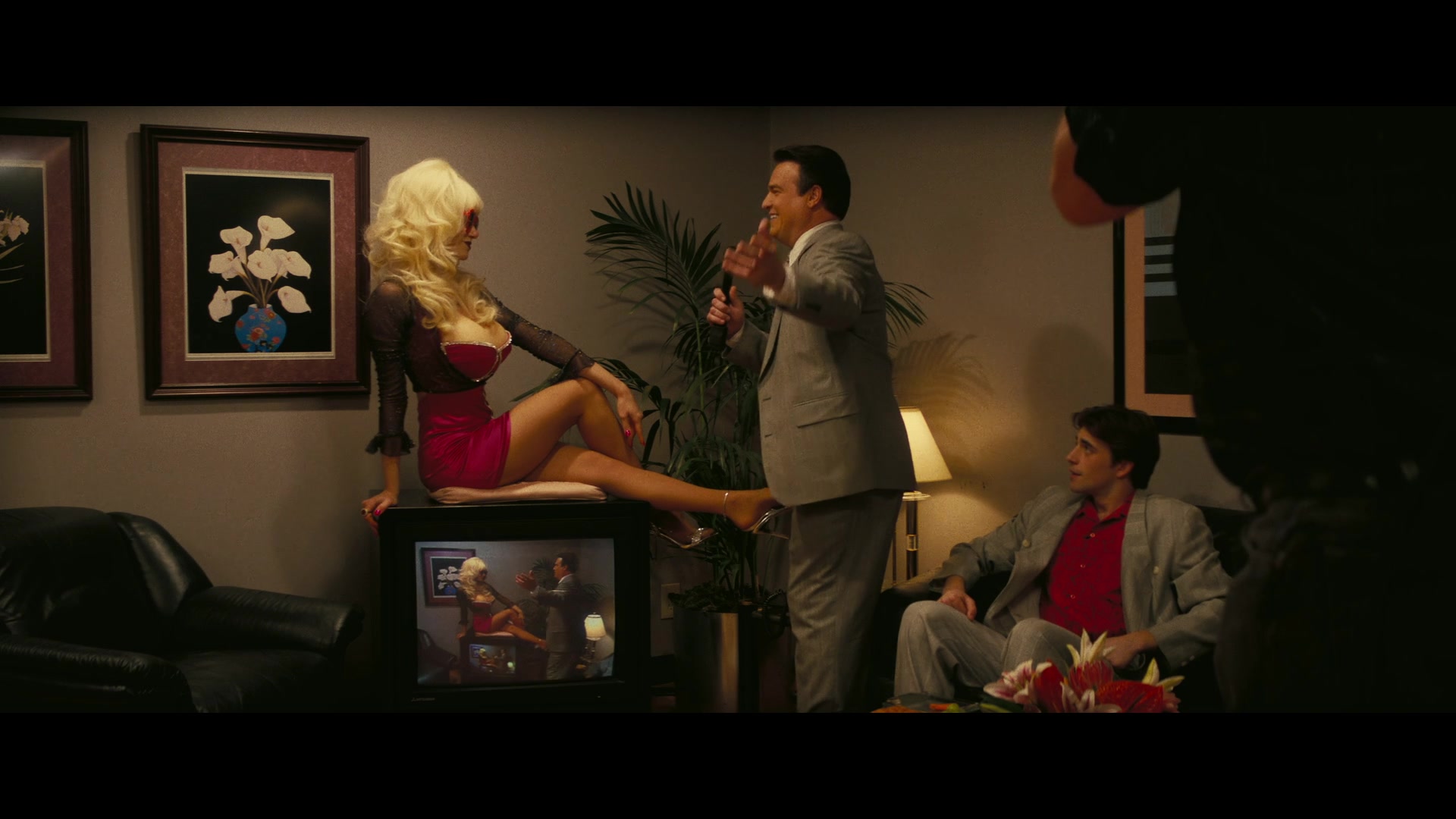 Angelyne_S01E03_Glow_in_the_Dark_Queen_of_the_Universe_1080p_ERW_000935.jpg