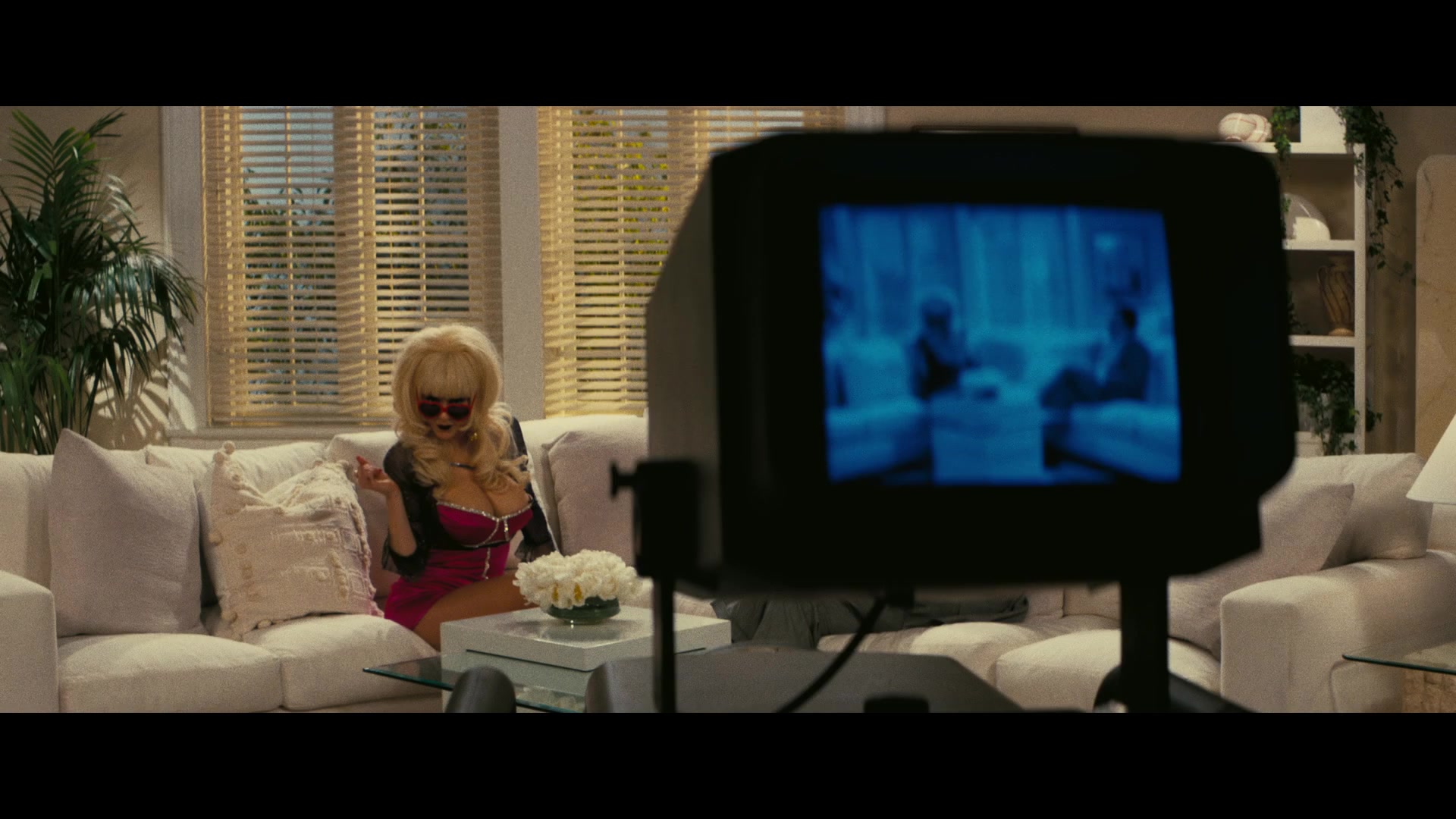 Angelyne_S01E03_Glow_in_the_Dark_Queen_of_the_Universe_1080p_ERW_001067.jpg