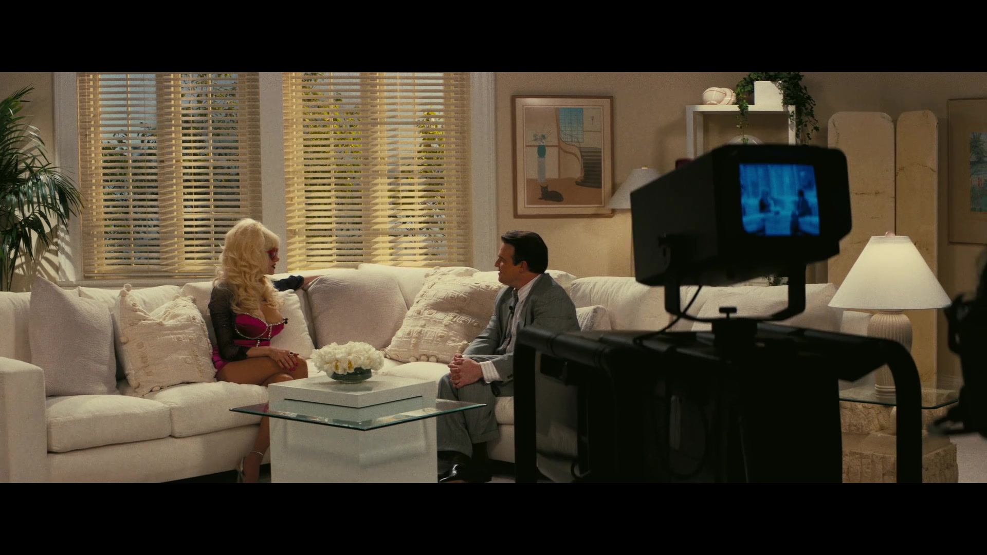 Angelyne_S01E03_Glow_in_the_Dark_Queen_of_the_Universe_1080p_ERW_001080.jpg