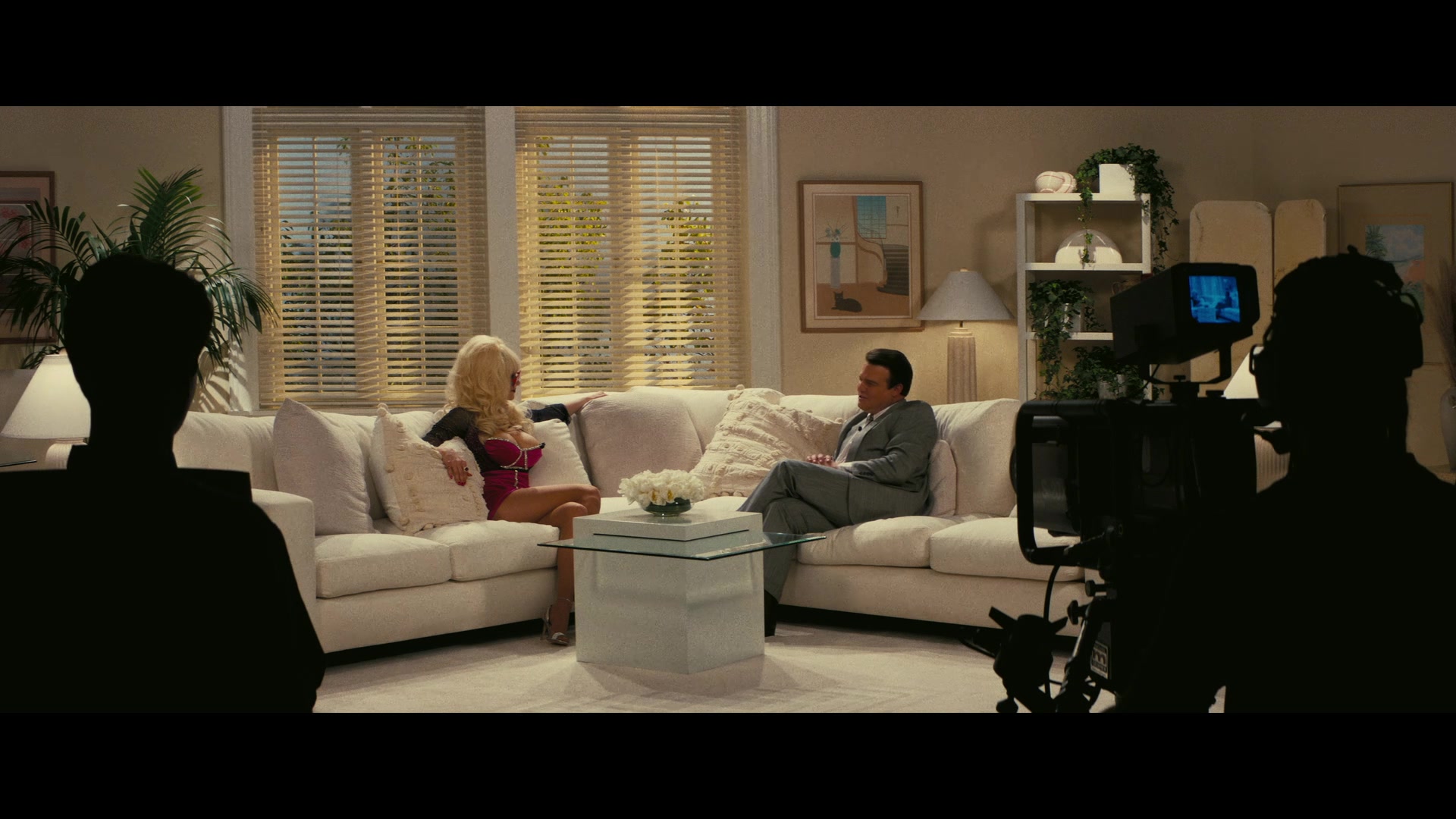 Angelyne_S01E03_Glow_in_the_Dark_Queen_of_the_Universe_1080p_ERW_001137.jpg