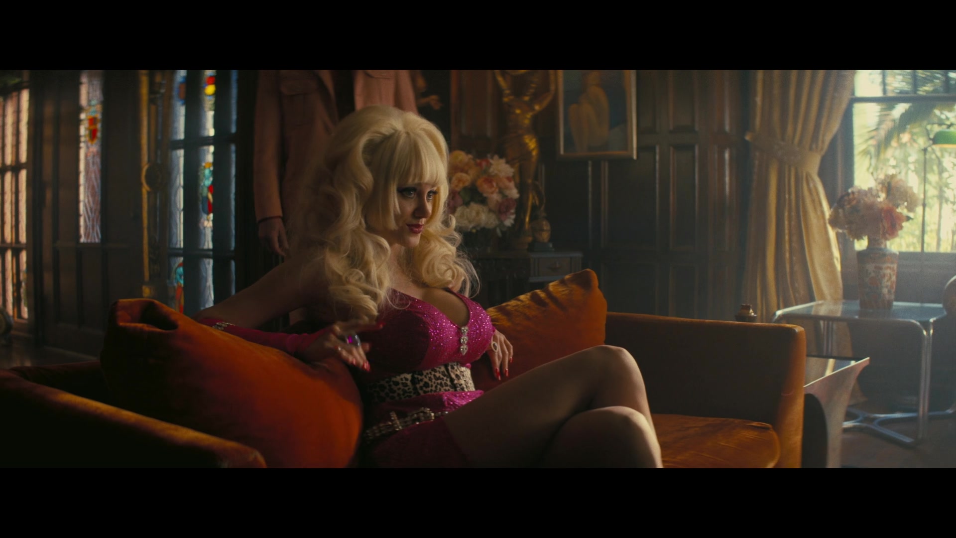 Angelyne_S01E03_Glow_in_the_Dark_Queen_of_the_Universe_1080p_ERW_001249.jpg