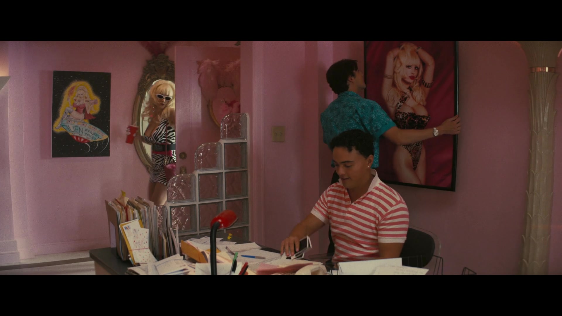 Angelyne_S01E03_Glow_in_the_Dark_Queen_of_the_Universe_1080p_ERW_001878.jpg