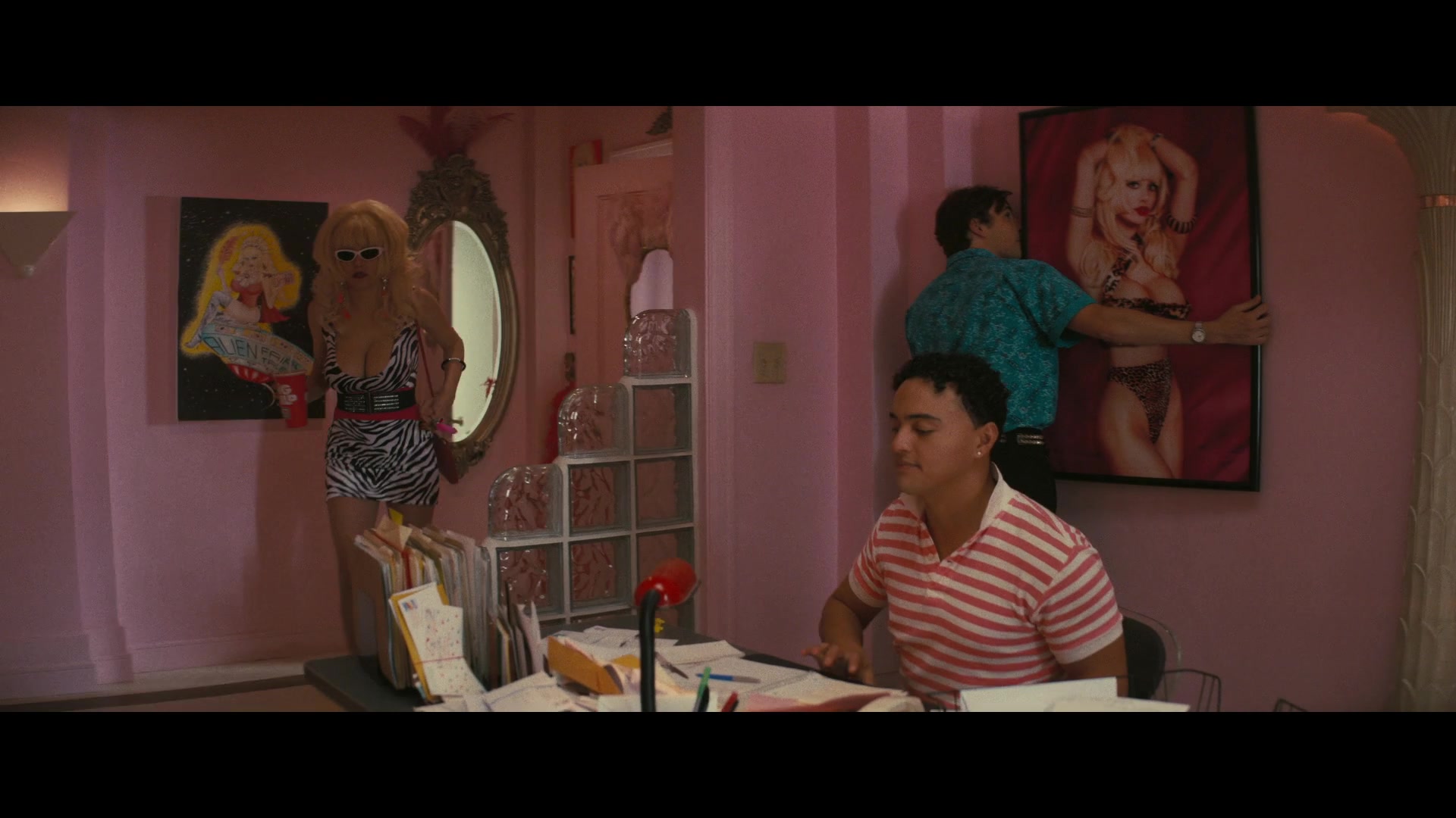 Angelyne_S01E03_Glow_in_the_Dark_Queen_of_the_Universe_1080p_ERW_001881.jpg