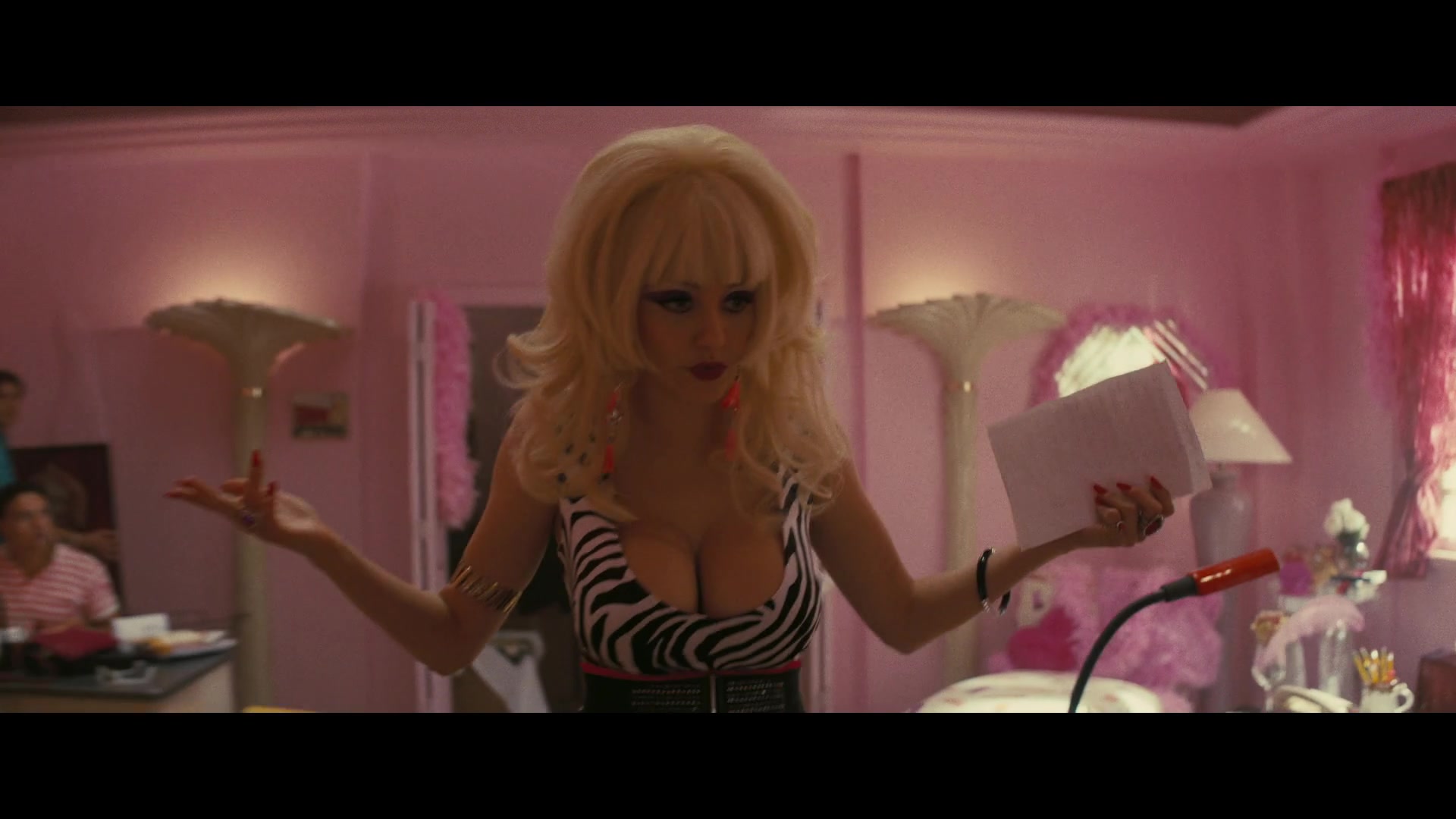 Angelyne_S01E03_Glow_in_the_Dark_Queen_of_the_Universe_1080p_ERW_001915.jpg