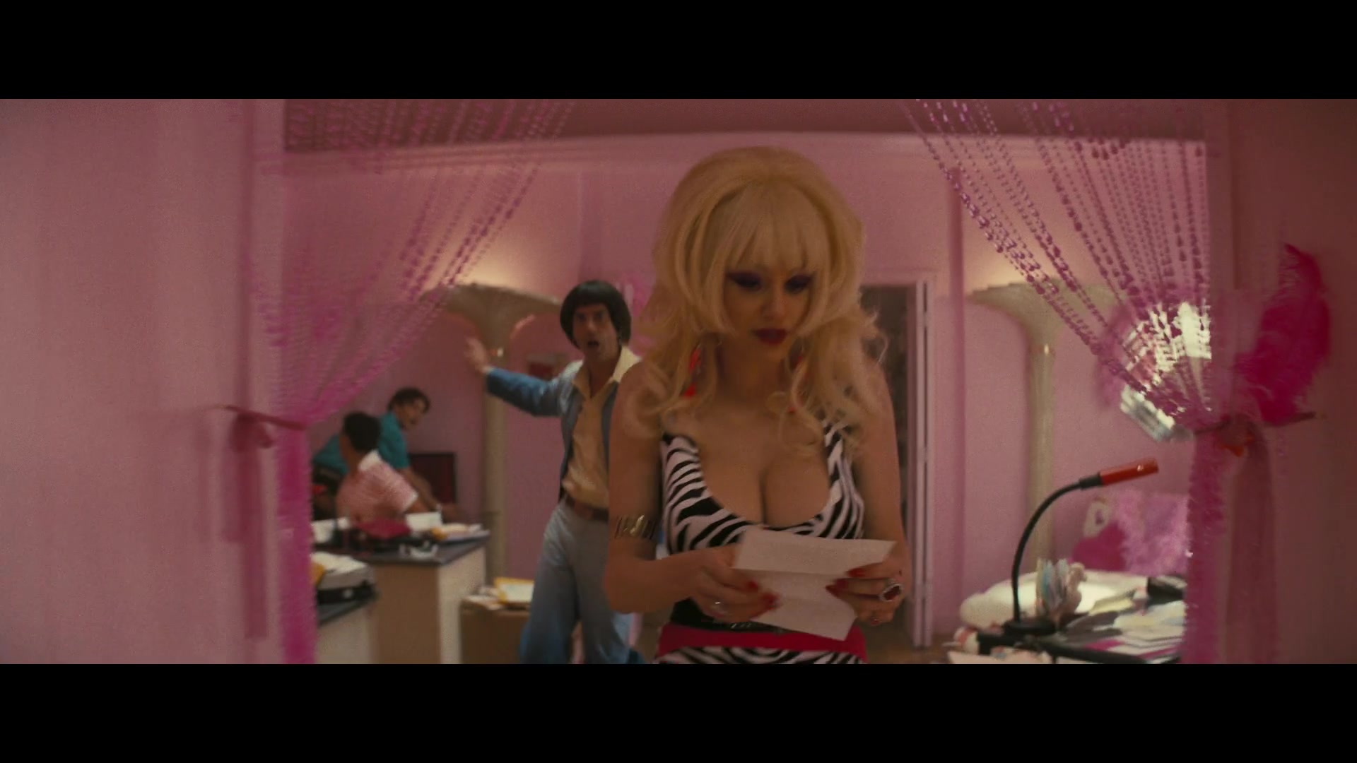 Angelyne_S01E03_Glow_in_the_Dark_Queen_of_the_Universe_1080p_ERW_001917.jpg Angelyne_S01E03_Glow_in_the_Dark_Queen_of_the_Universe_1080p_ERW_001917.jpg