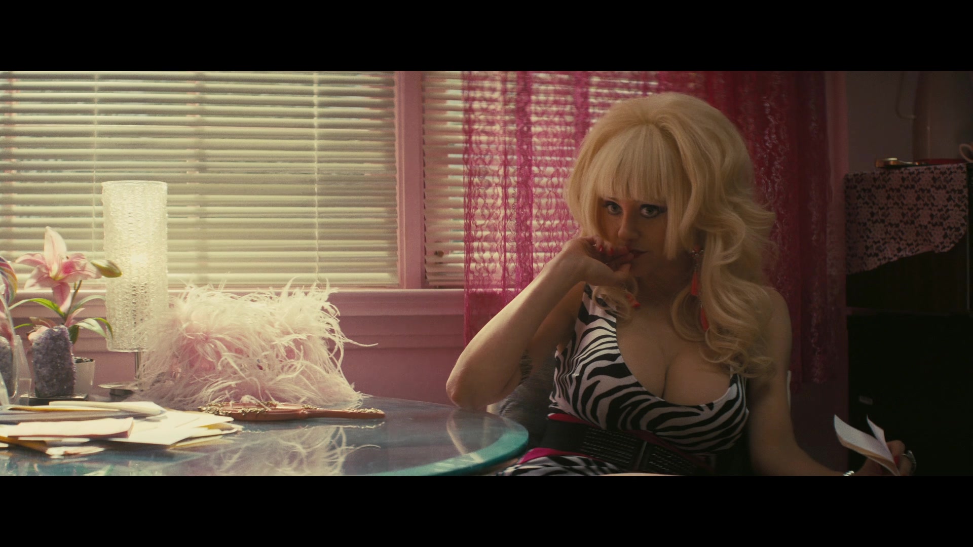 Angelyne_S01E03_Glow_in_the_Dark_Queen_of_the_Universe_1080p_ERW_001946.jpg