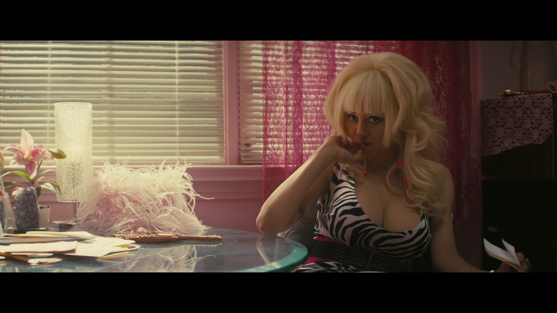 Angelyne_S01E03_Glow_in_the_Dark_Queen_of_the_Universe_1080p_ERW_001947.jpg