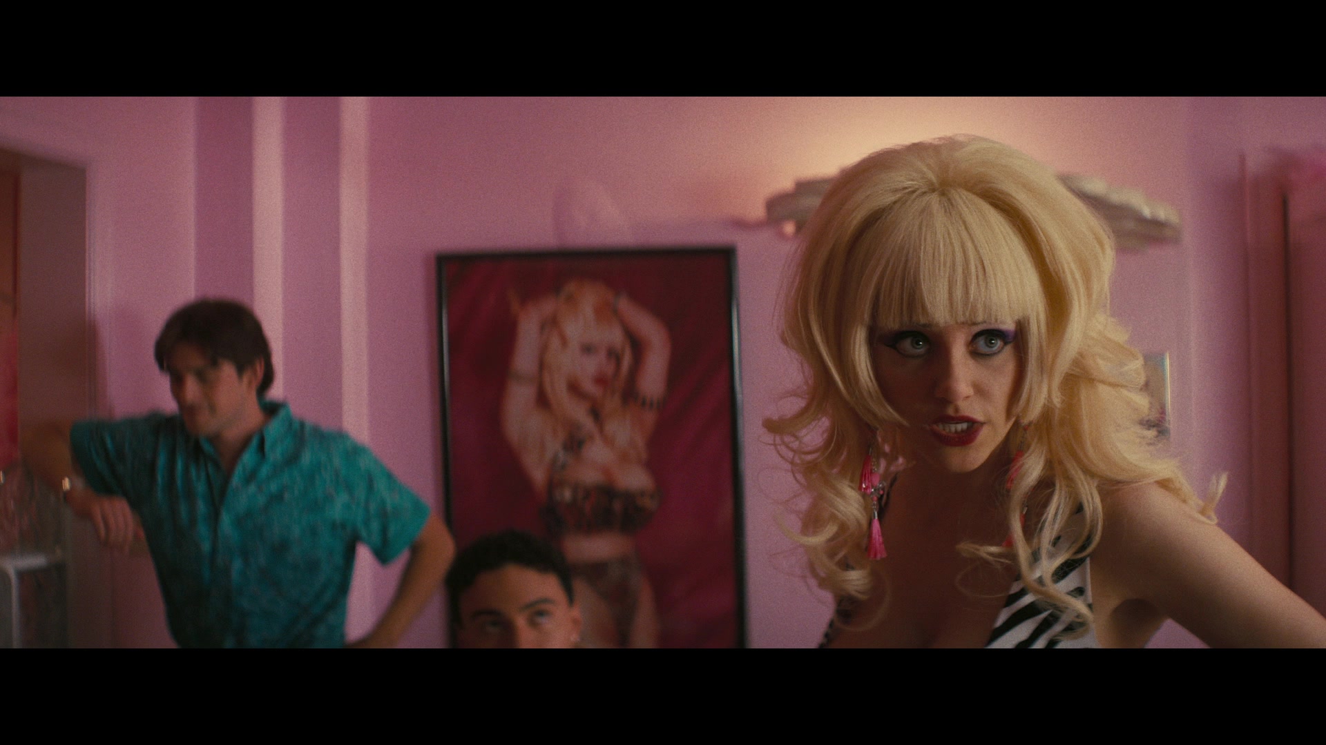 Angelyne_S01E03_Glow_in_the_Dark_Queen_of_the_Universe_1080p_ERW_002047.jpg Angelyne_S01E03_Glow_in_the_Dark_Queen_of_the_Universe_1080p_ERW_002047.jpg