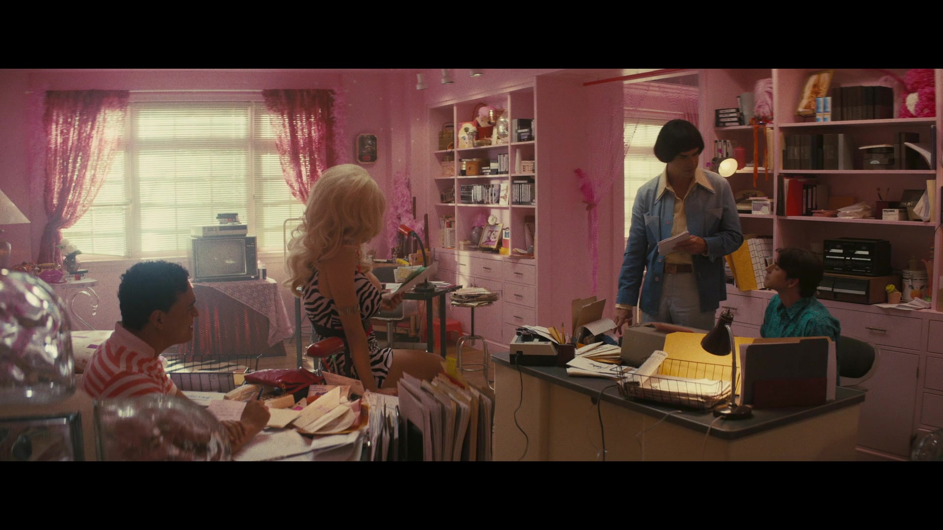 Angelyne_S01E03_Glow_in_the_Dark_Queen_of_the_Universe_1080p_ERW_002124.jpg