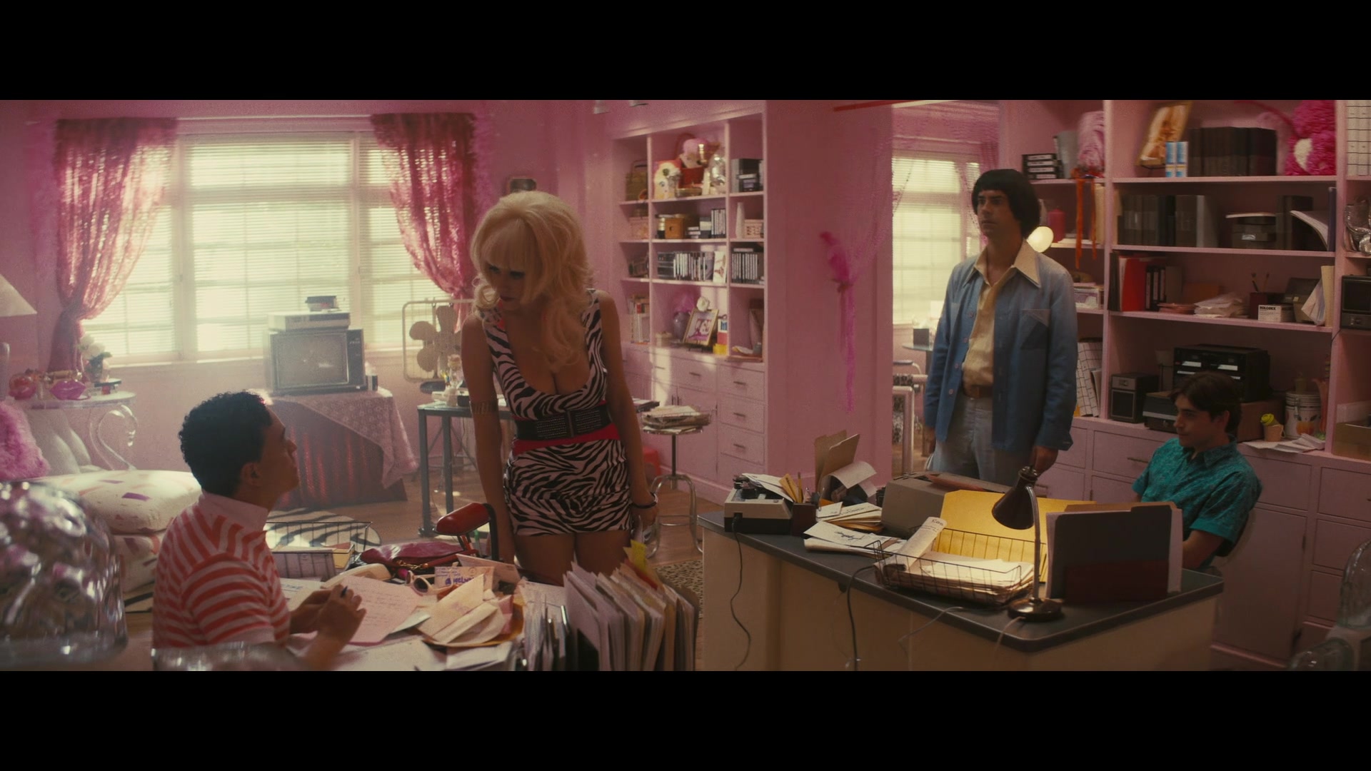 Angelyne_S01E03_Glow_in_the_Dark_Queen_of_the_Universe_1080p_ERW_002169.jpg