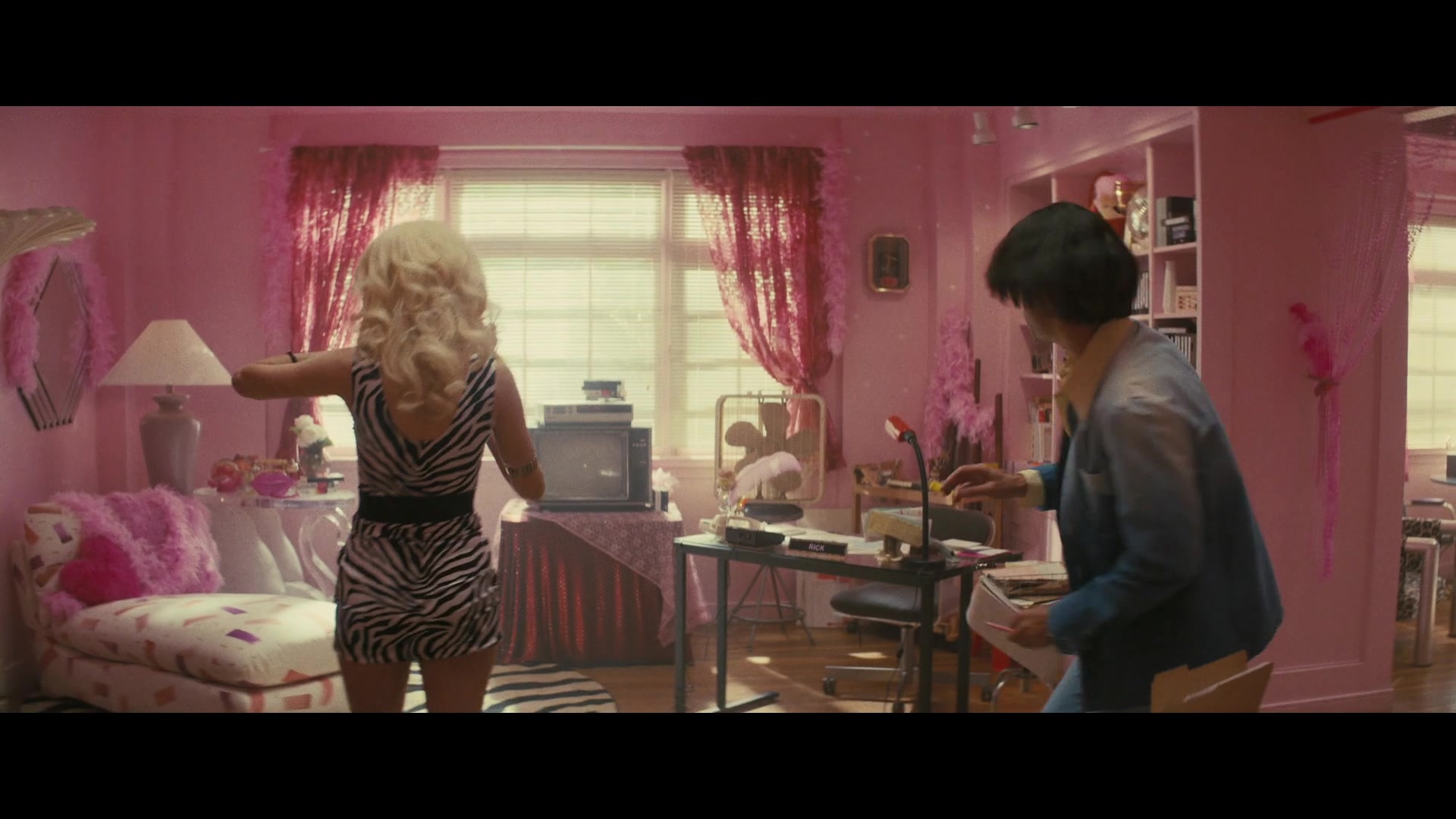 Angelyne_S01E03_Glow_in_the_Dark_Queen_of_the_Universe_1080p_ERW_002198.jpg