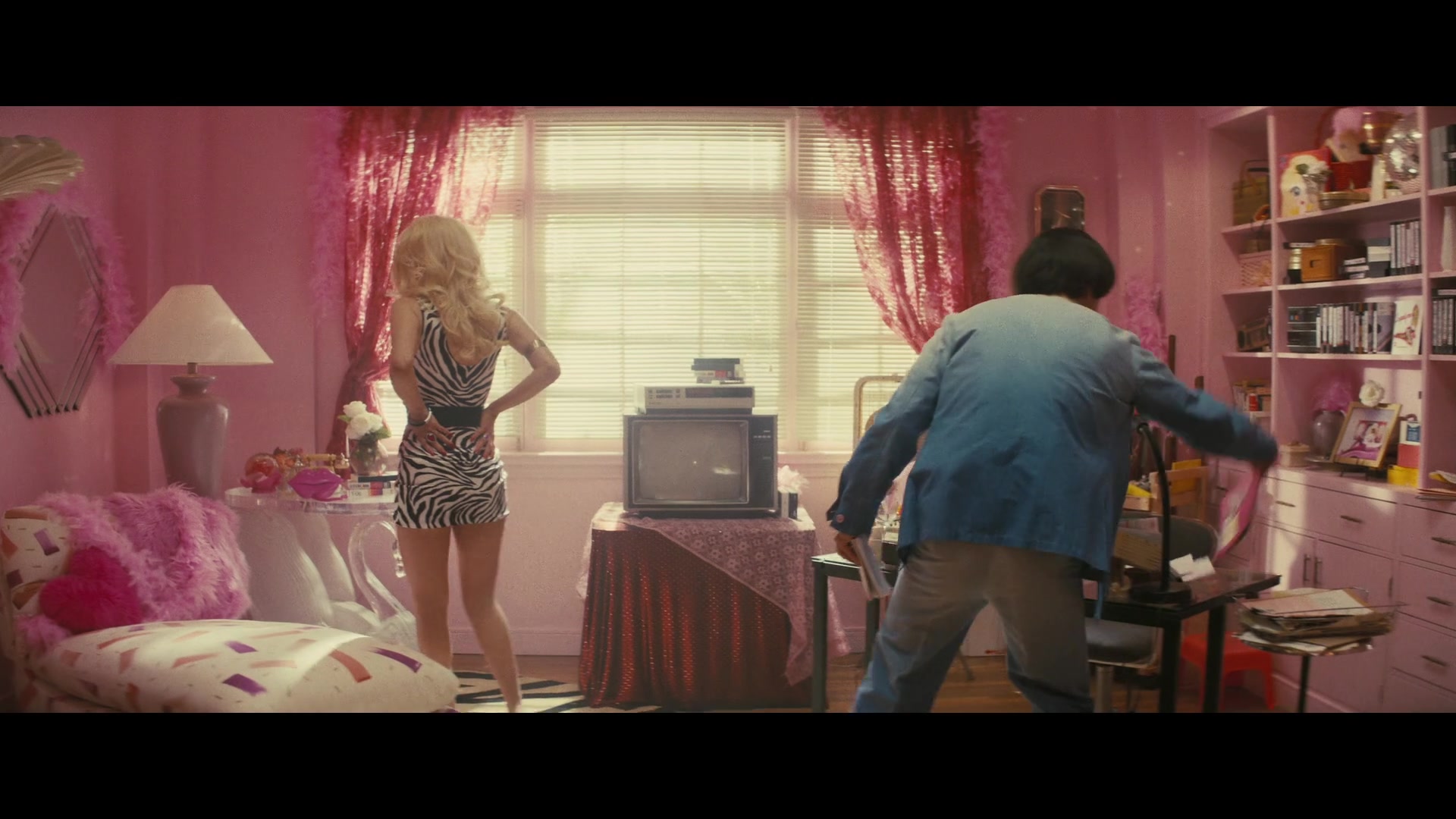Angelyne_S01E03_Glow_in_the_Dark_Queen_of_the_Universe_1080p_ERW_002204.jpg