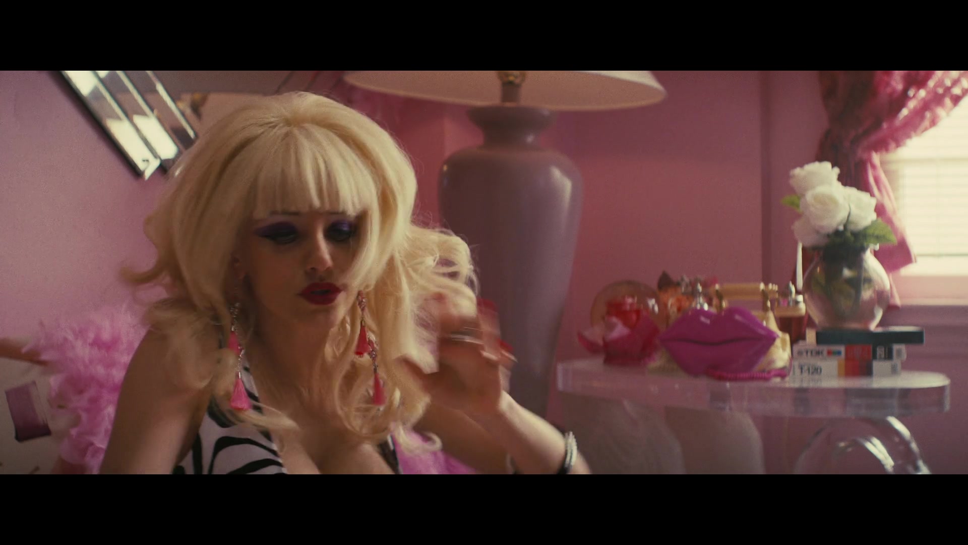 Angelyne_S01E03_Glow_in_the_Dark_Queen_of_the_Universe_1080p_ERW_002247.jpg