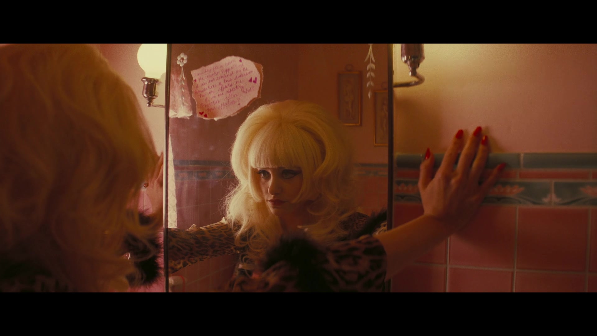 Angelyne_S01E03_Glow_in_the_Dark_Queen_of_the_Universe_1080p_ERW_003003.jpg