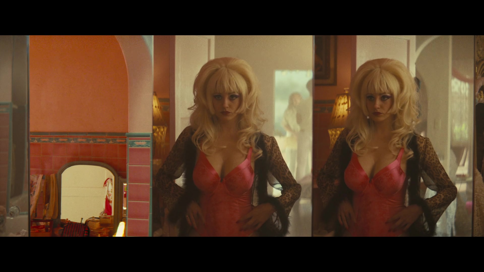 Angelyne_S01E03_Glow_in_the_Dark_Queen_of_the_Universe_1080p_ERW_003050.jpg