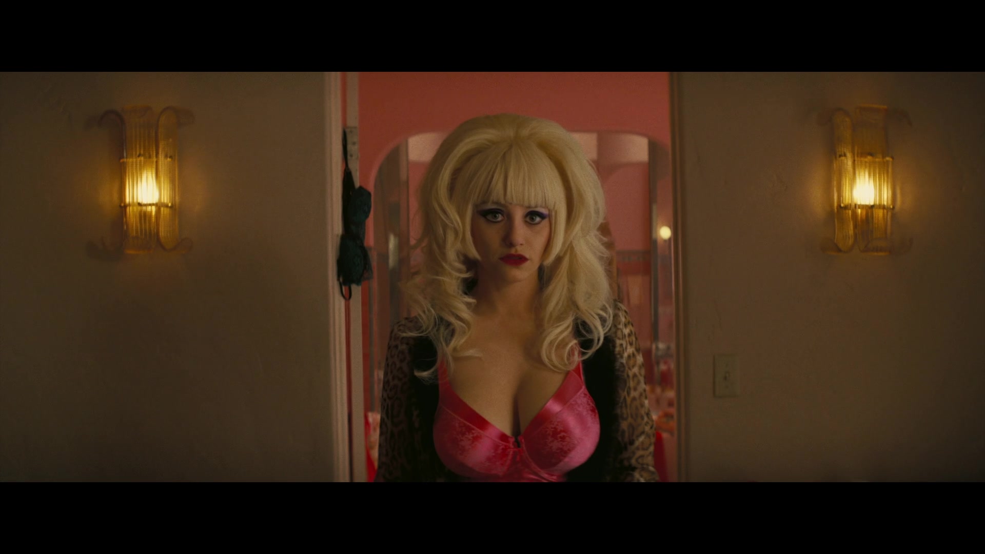 Angelyne_S01E03_Glow_in_the_Dark_Queen_of_the_Universe_1080p_ERW_003092.jpg