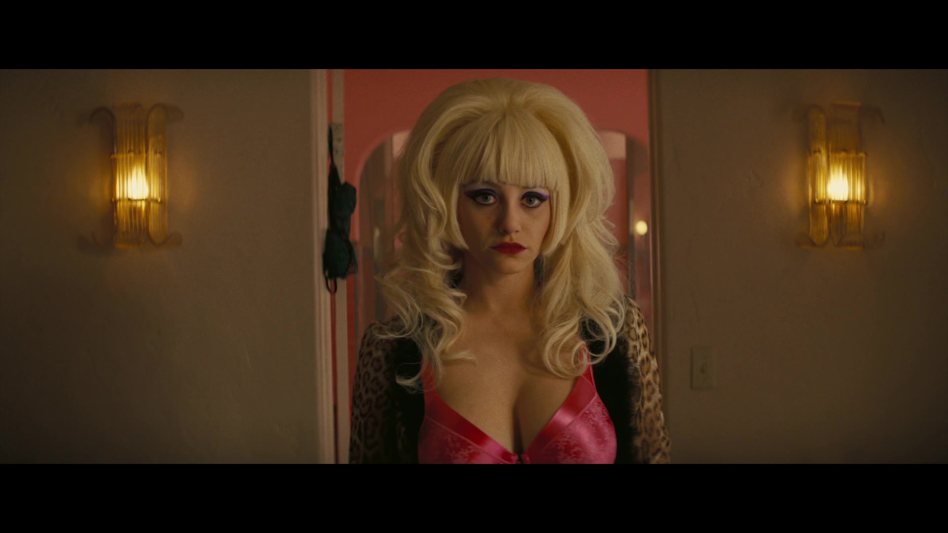 Angelyne_S01E03_Glow_in_the_Dark_Queen_of_the_Universe_1080p_ERW_003101.jpg