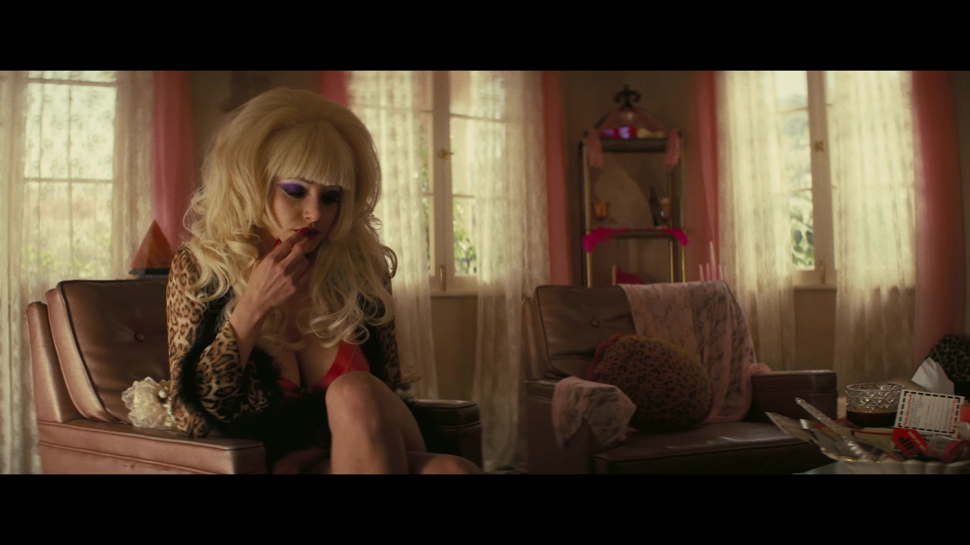 Angelyne_S01E03_Glow_in_the_Dark_Queen_of_the_Universe_1080p_ERW_003160.jpg
