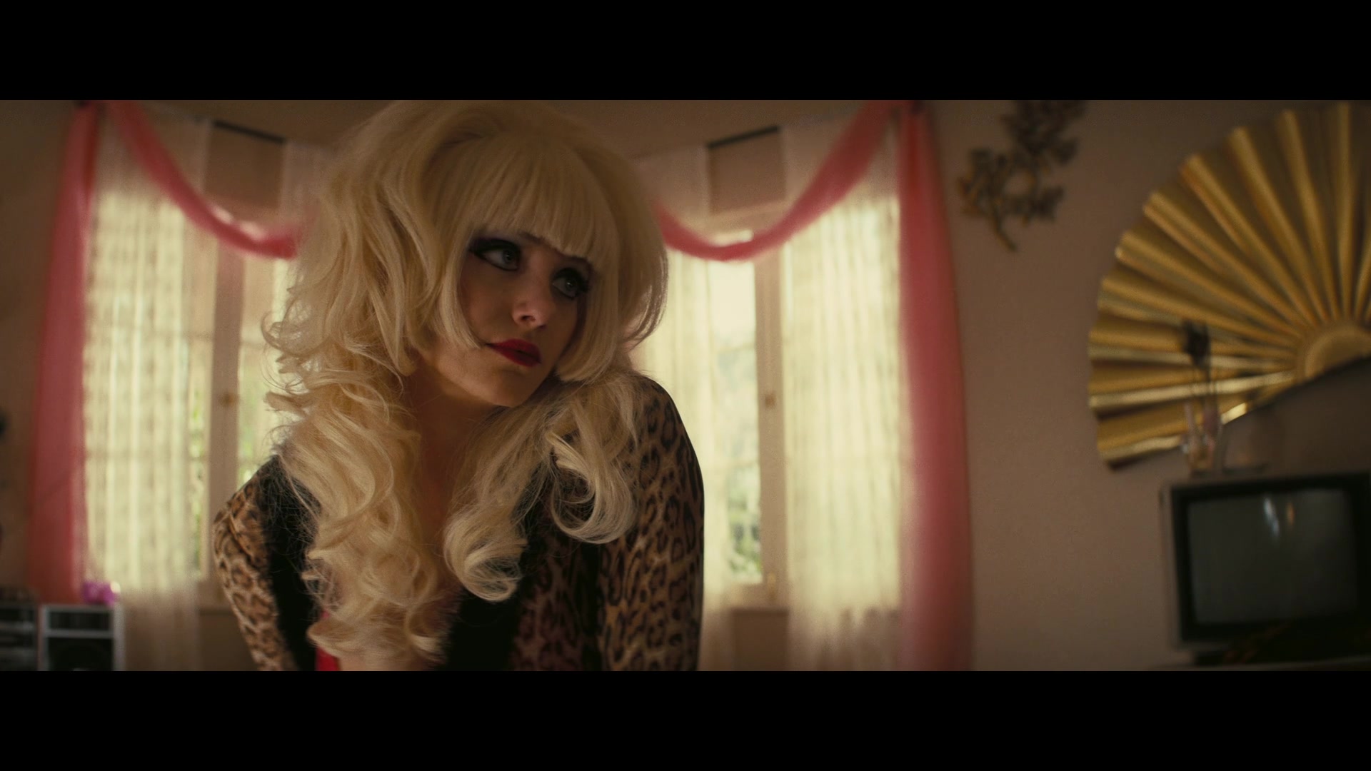 Angelyne_S01E03_Glow_in_the_Dark_Queen_of_the_Universe_1080p_ERW_003278.jpg