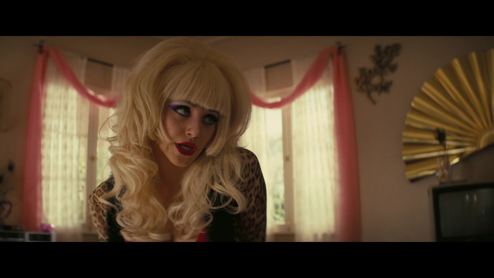 Angelyne_S01E03_Glow_in_the_Dark_Queen_of_the_Universe_1080p_ERW_003299.jpg