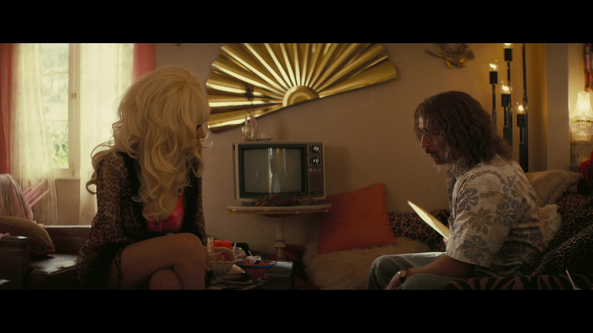 Angelyne_S01E03_Glow_in_the_Dark_Queen_of_the_Universe_1080p_ERW_003328.jpg