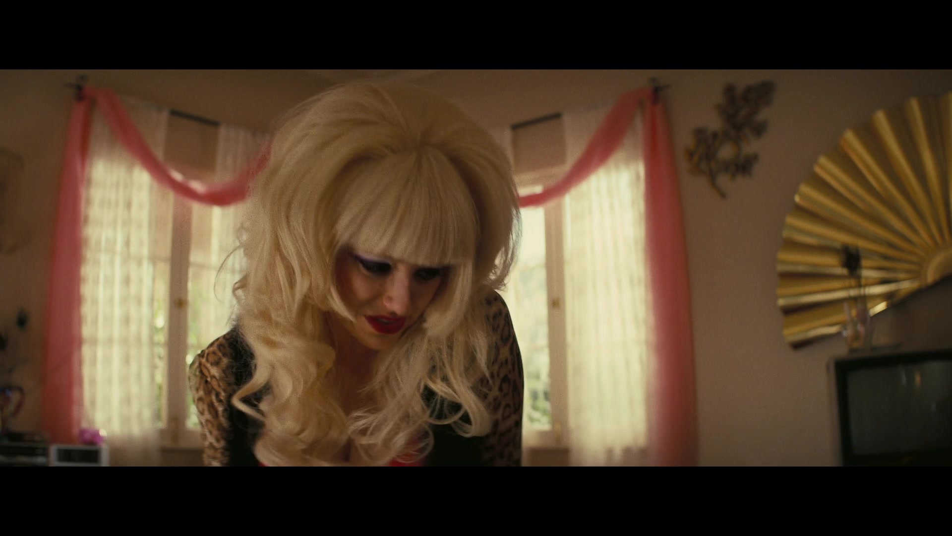 Angelyne_S01E03_Glow_in_the_Dark_Queen_of_the_Universe_1080p_ERW_003348.jpg