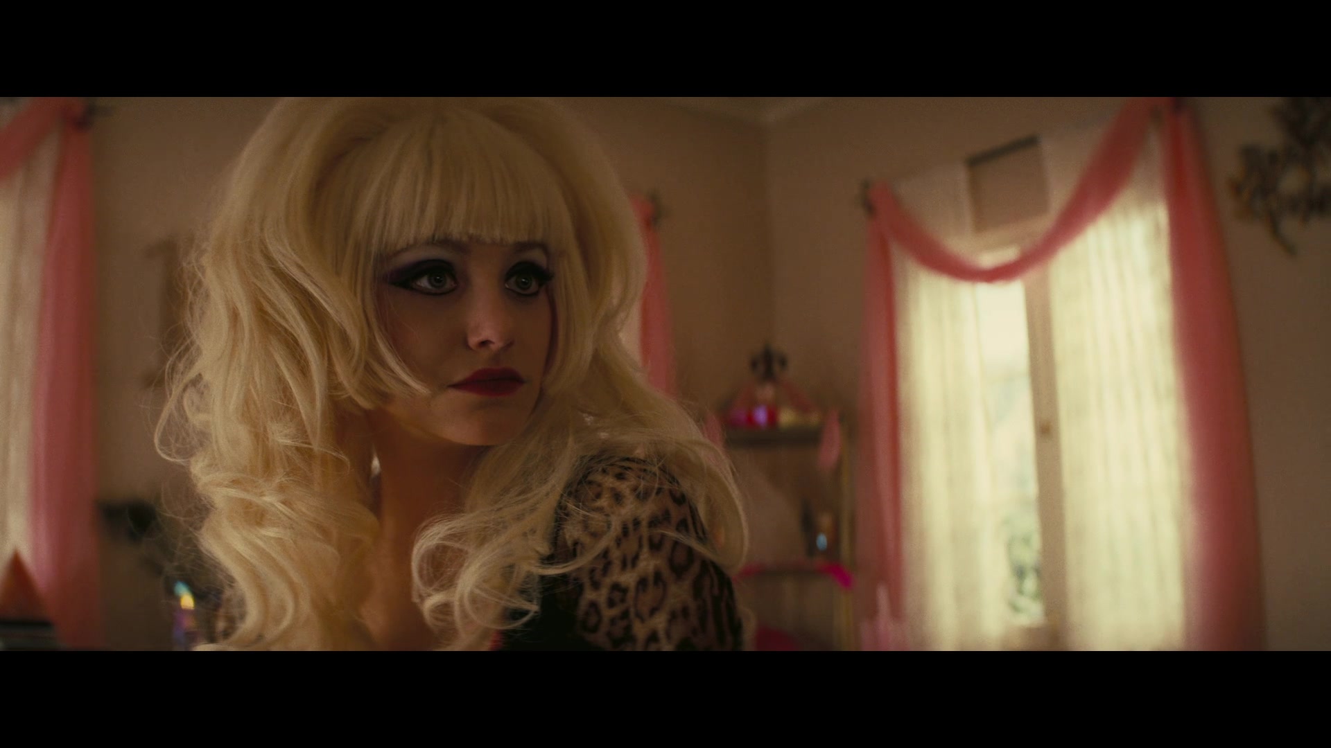 Angelyne_S01E03_Glow_in_the_Dark_Queen_of_the_Universe_1080p_ERW_003374.jpg