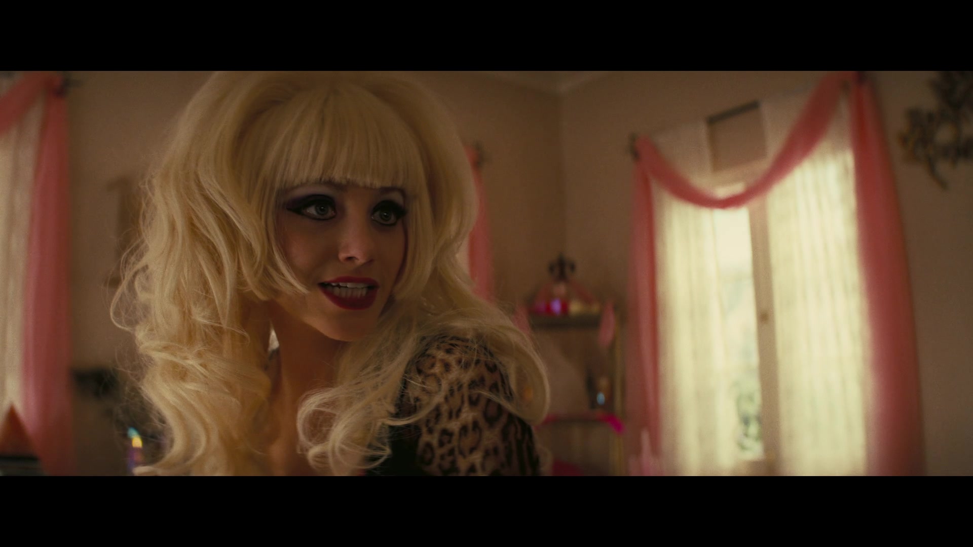 Angelyne_S01E03_Glow_in_the_Dark_Queen_of_the_Universe_1080p_ERW_003378.jpg