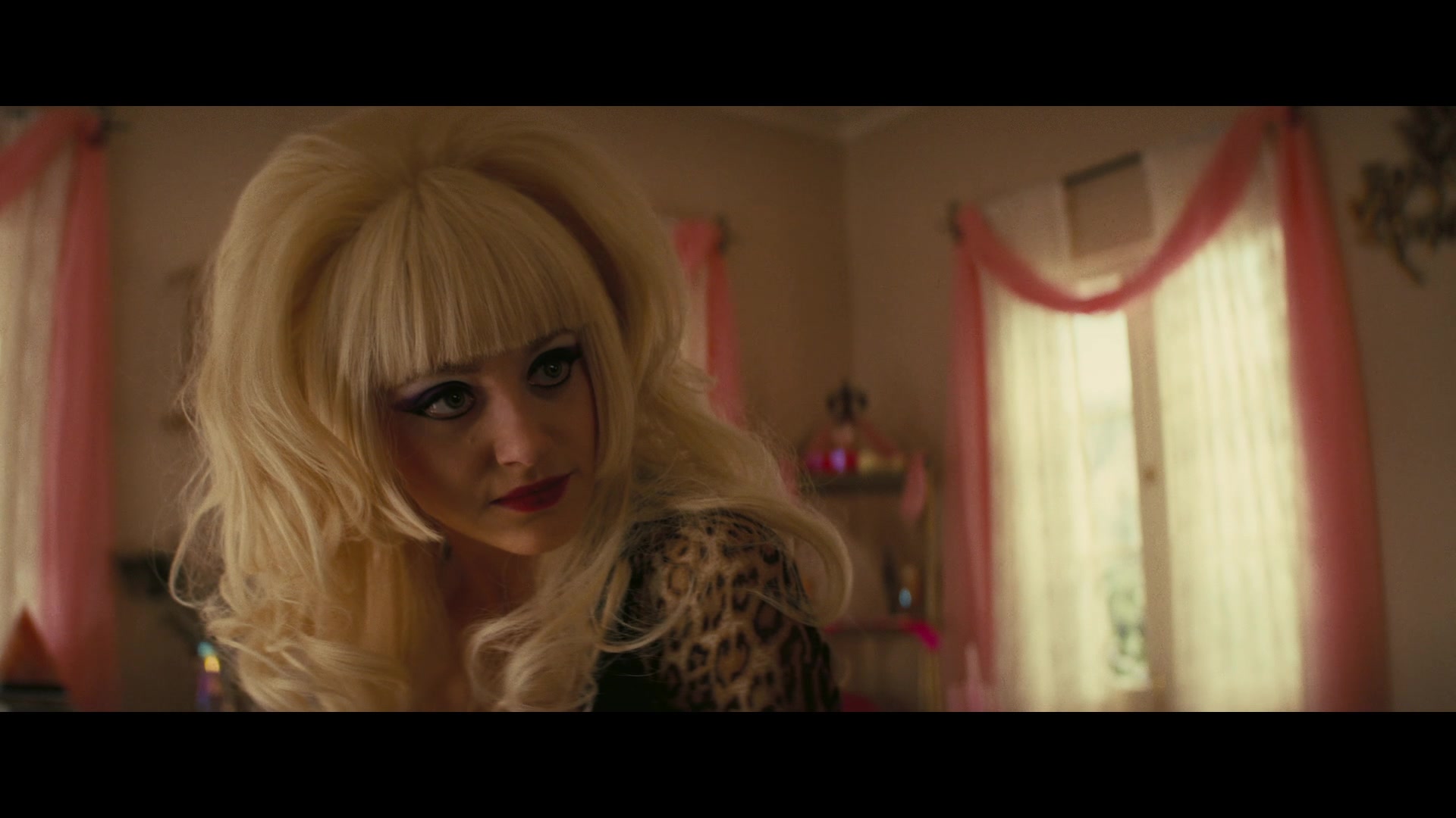 Angelyne_S01E03_Glow_in_the_Dark_Queen_of_the_Universe_1080p_ERW_003406.jpg