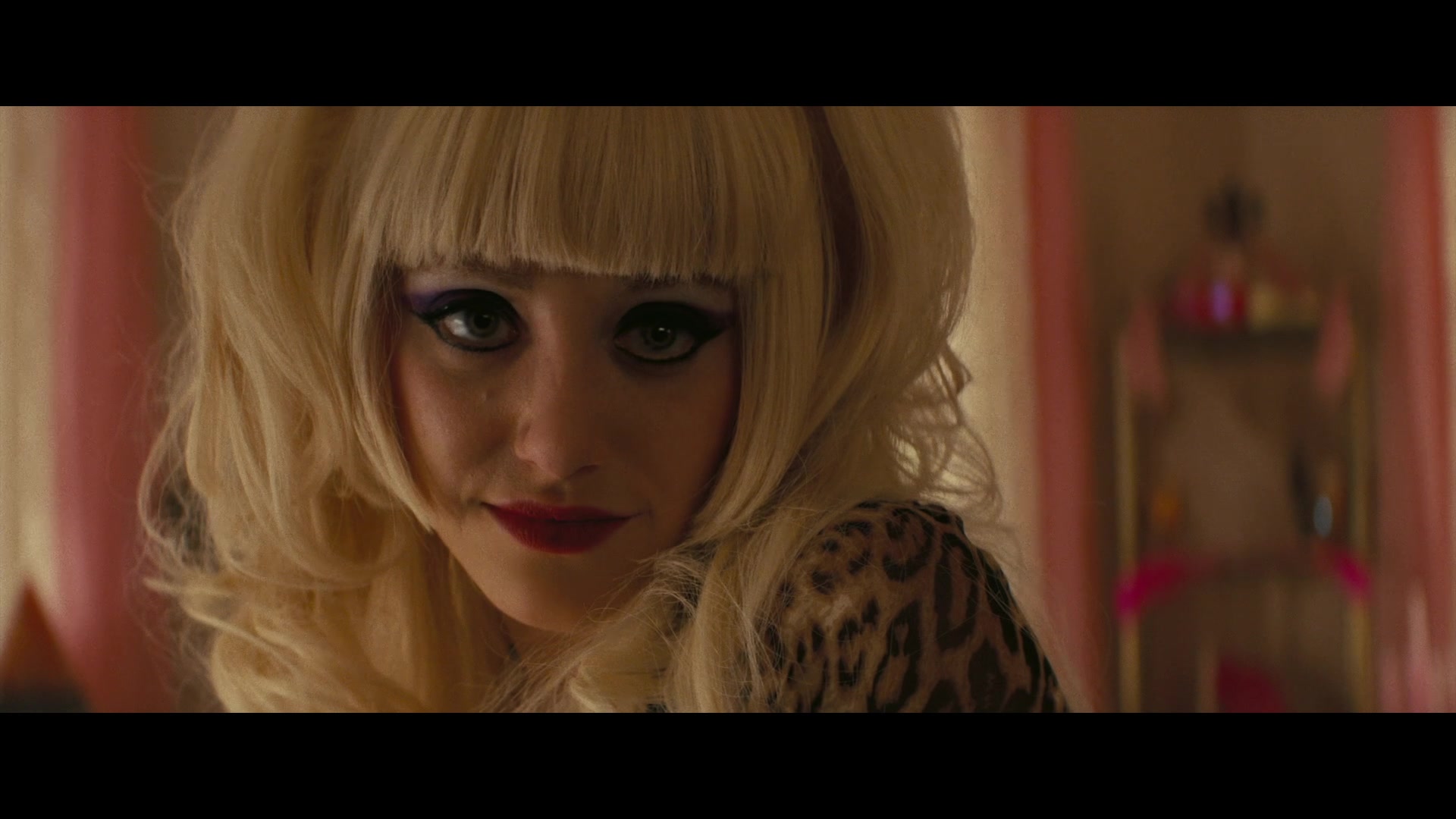 Angelyne_S01E03_Glow_in_the_Dark_Queen_of_the_Universe_1080p_ERW_003450.jpg