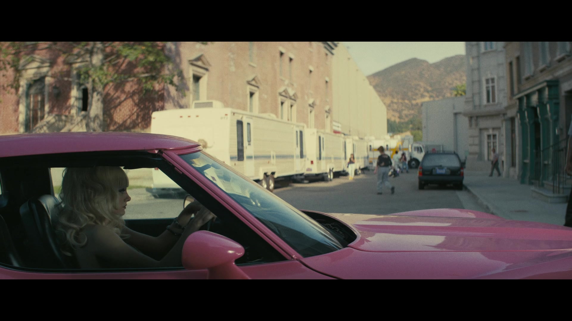 Angelyne_S01E03_Glow_in_the_Dark_Queen_of_the_Universe_1080p_ERW_003701.jpg