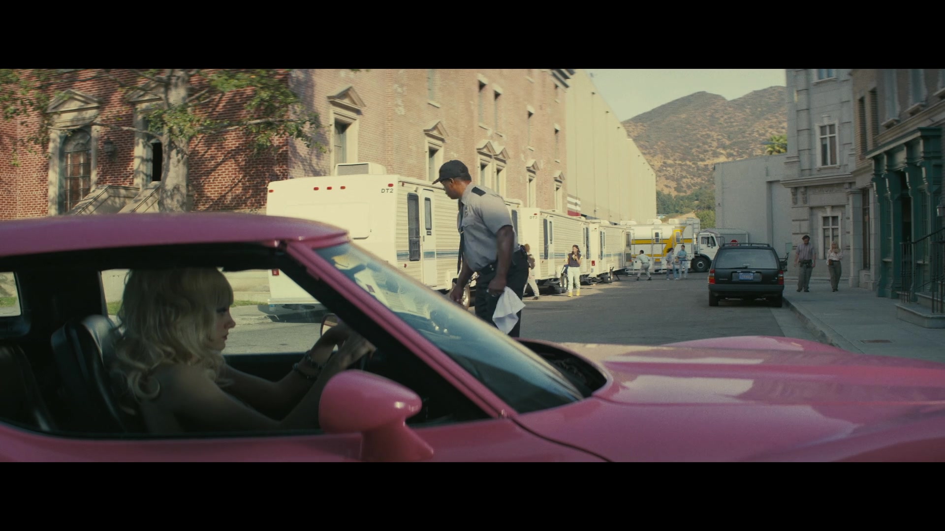 Angelyne_S01E03_Glow_in_the_Dark_Queen_of_the_Universe_1080p_ERW_003719.jpg