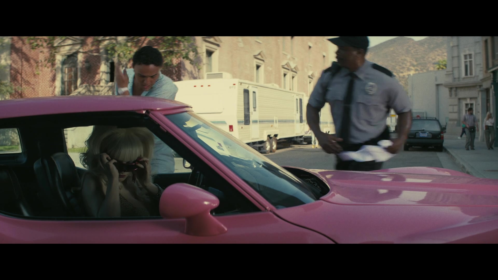 Angelyne_S01E03_Glow_in_the_Dark_Queen_of_the_Universe_1080p_ERW_003743.jpg