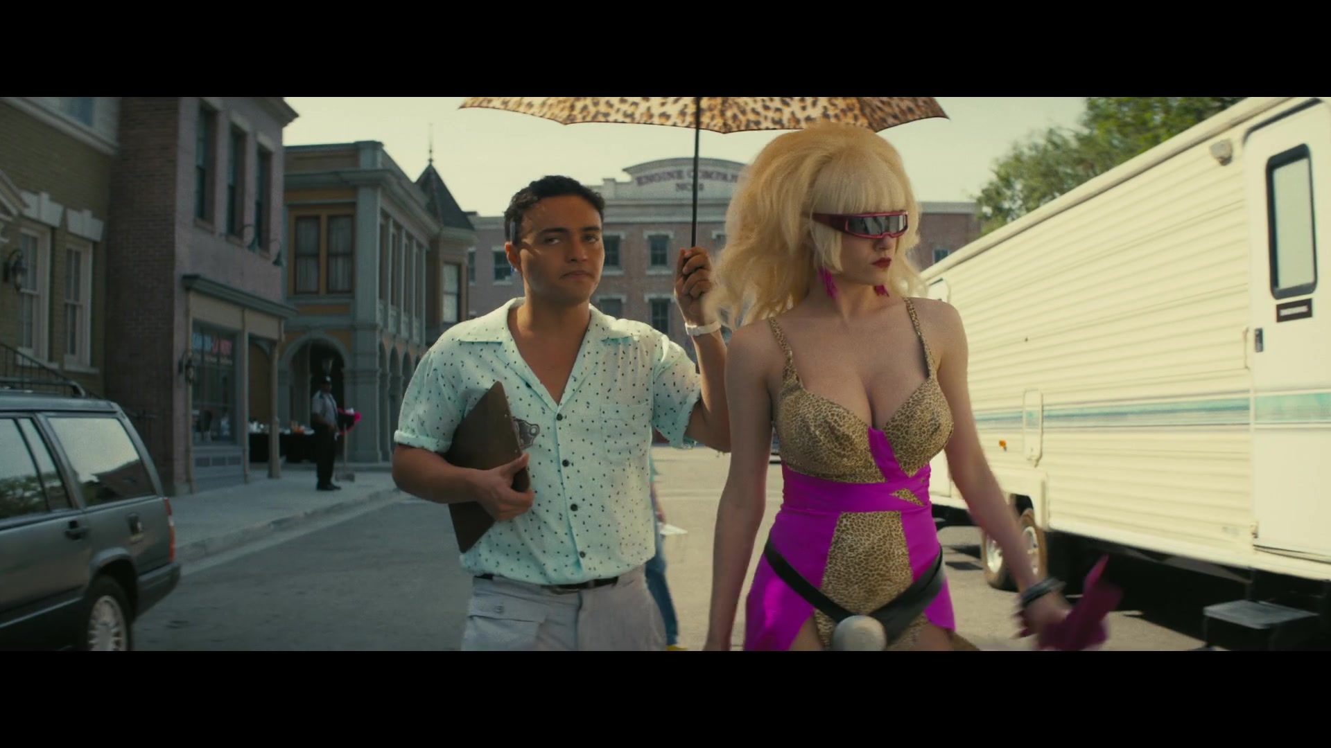 Angelyne_S01E03_Glow_in_the_Dark_Queen_of_the_Universe_1080p_ERW_003800.jpg