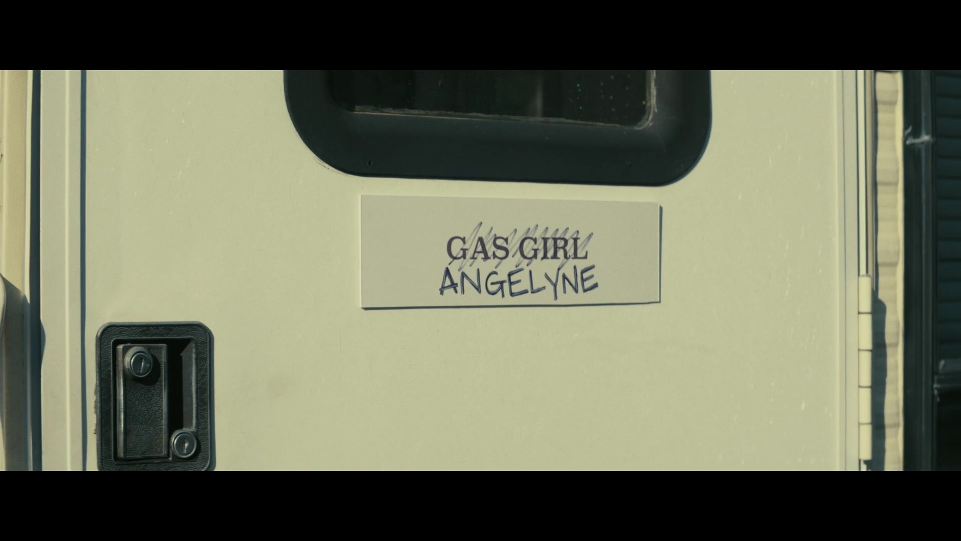 Angelyne_S01E03_Glow_in_the_Dark_Queen_of_the_Universe_1080p_ERW_003830.jpg
