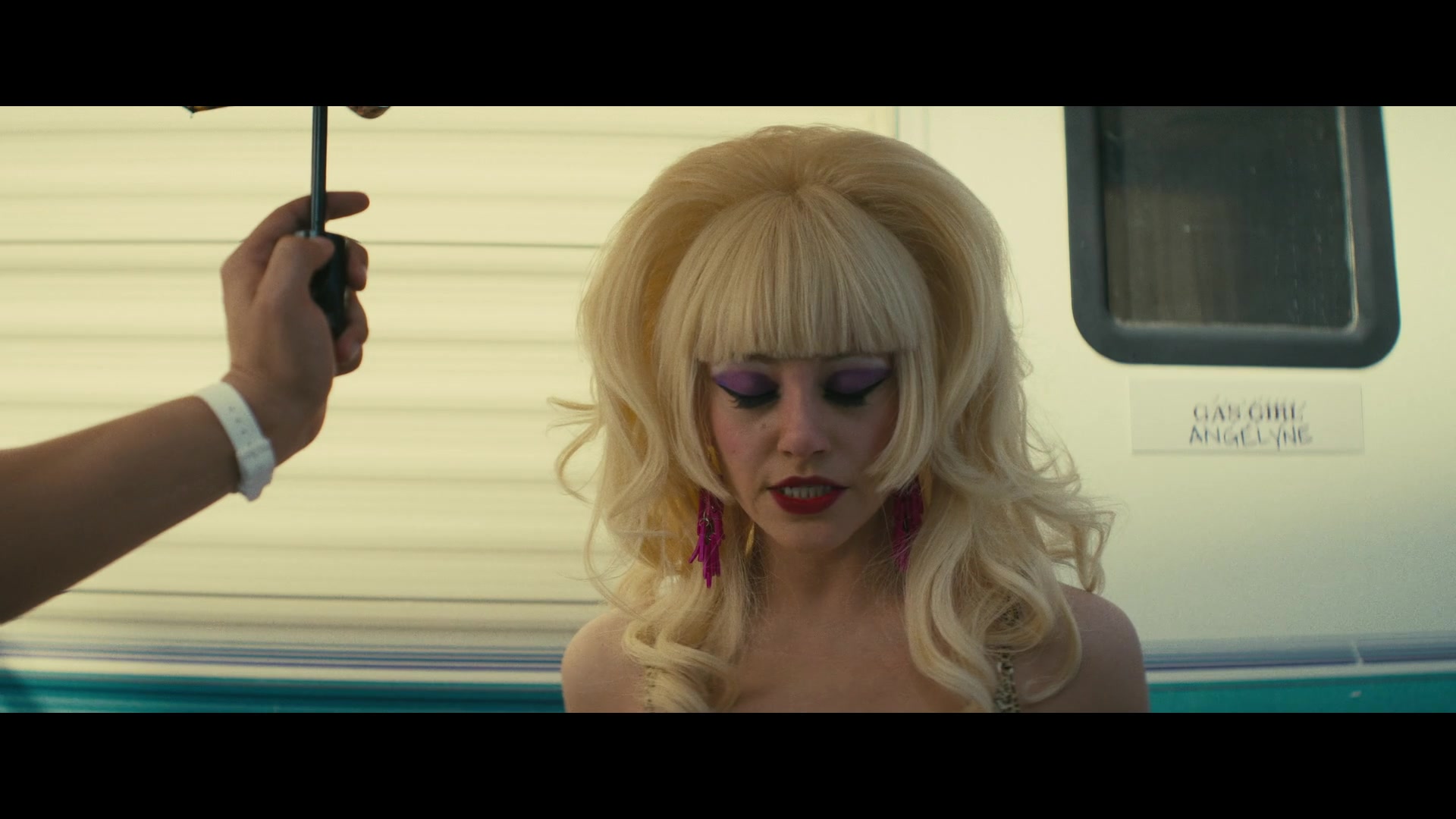 Angelyne_S01E03_Glow_in_the_Dark_Queen_of_the_Universe_1080p_ERW_003853.jpg